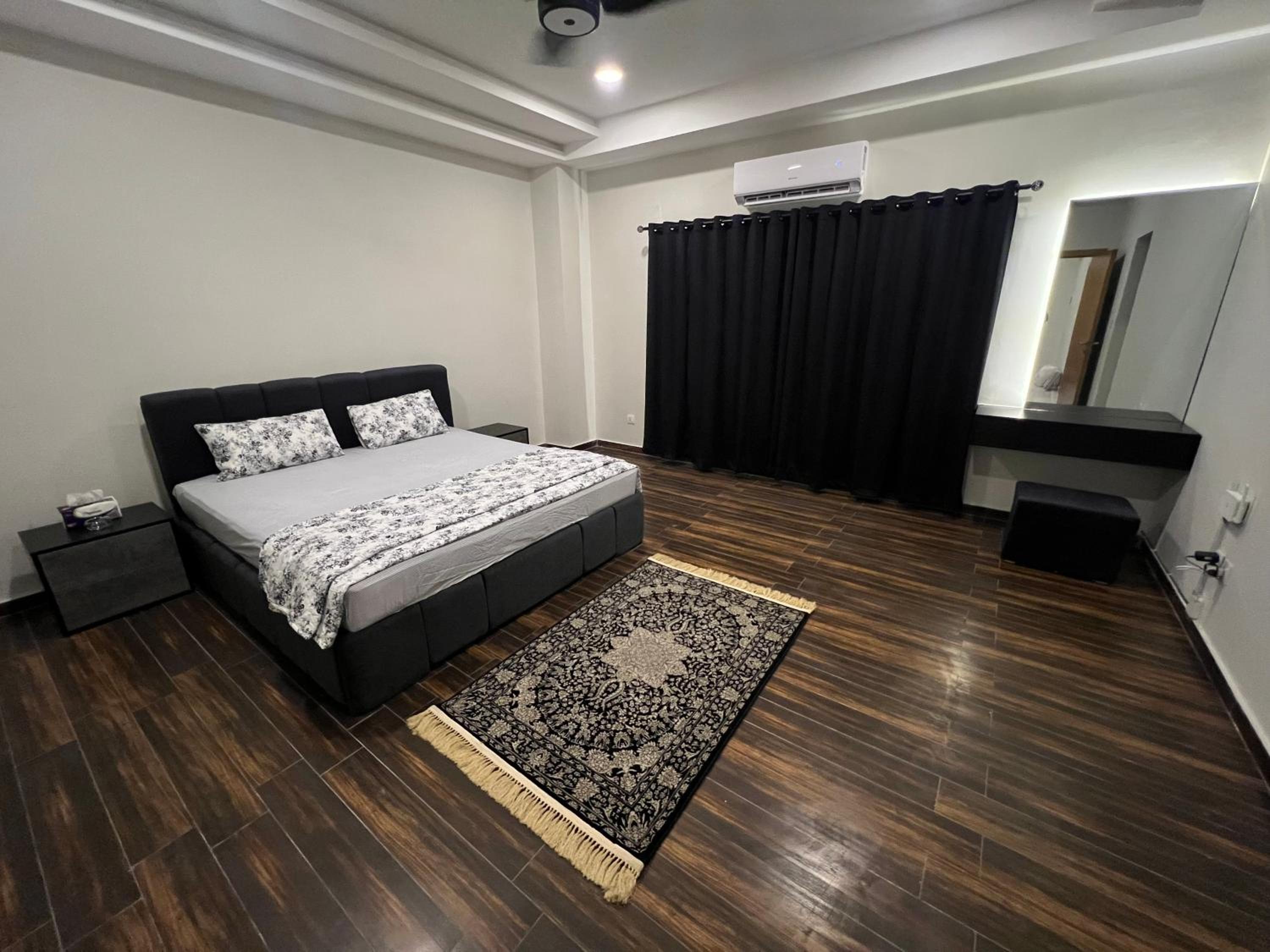 One-Bedroom Apartment photo 1