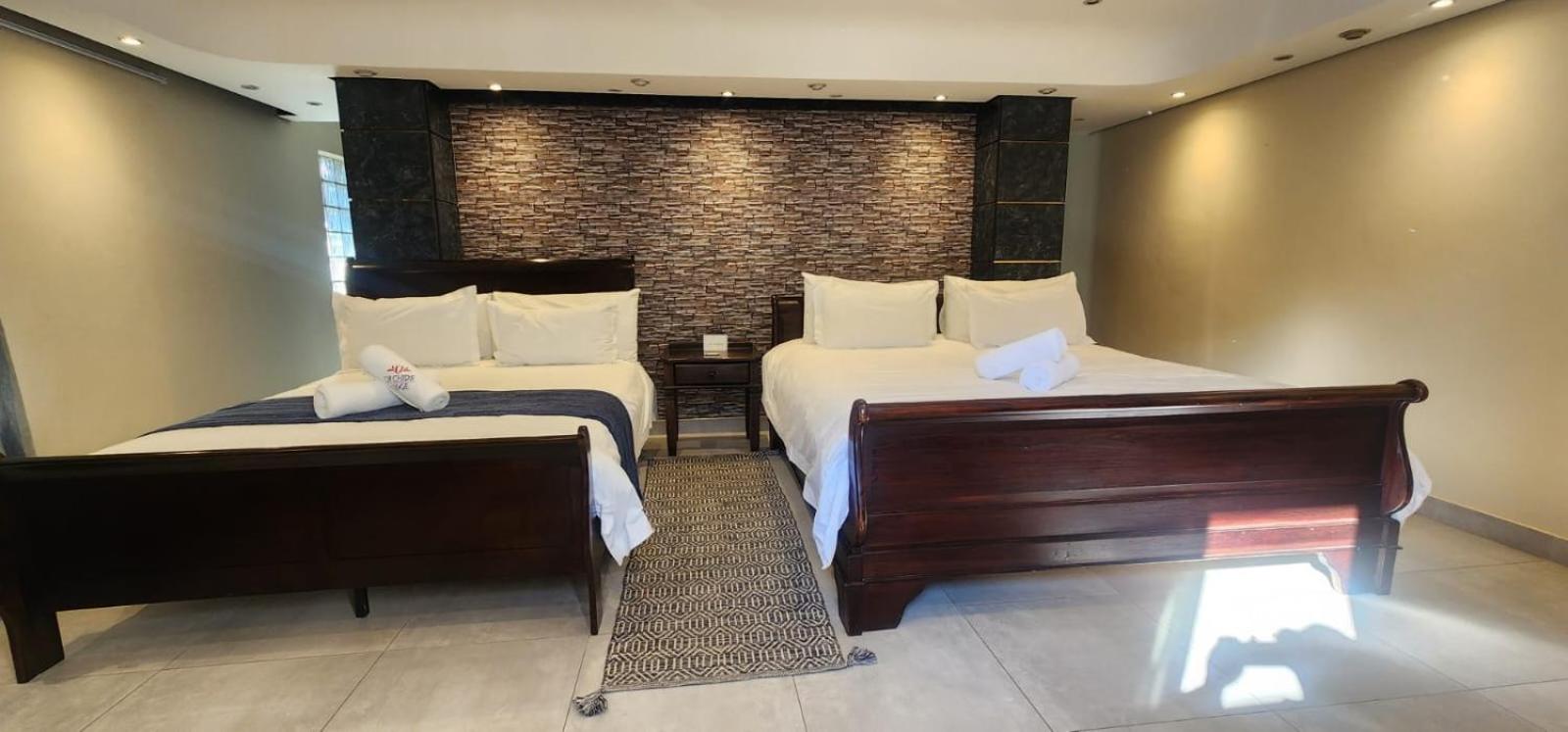 Deluxe King Room - Photo 5