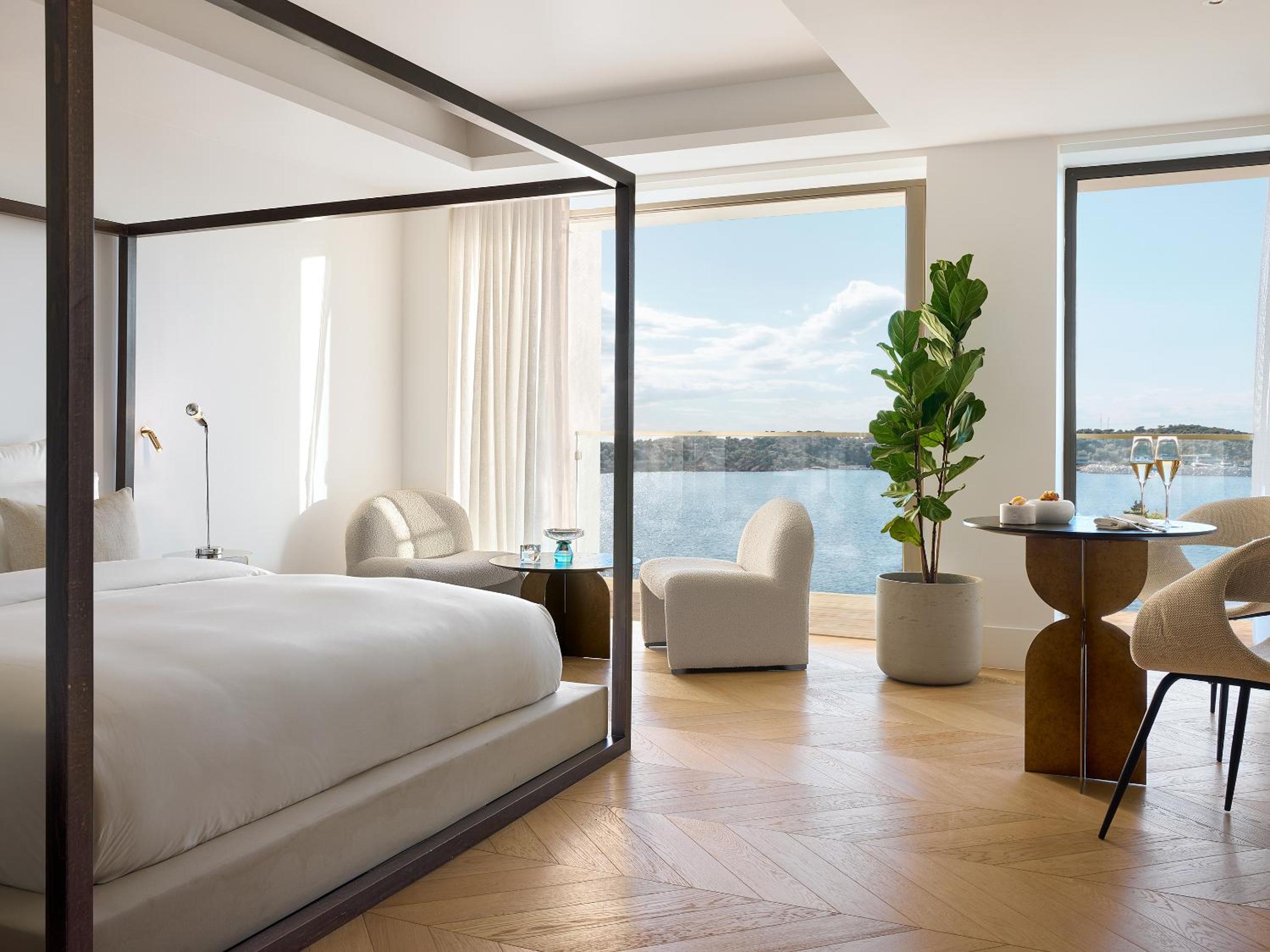 Club Junior Suite