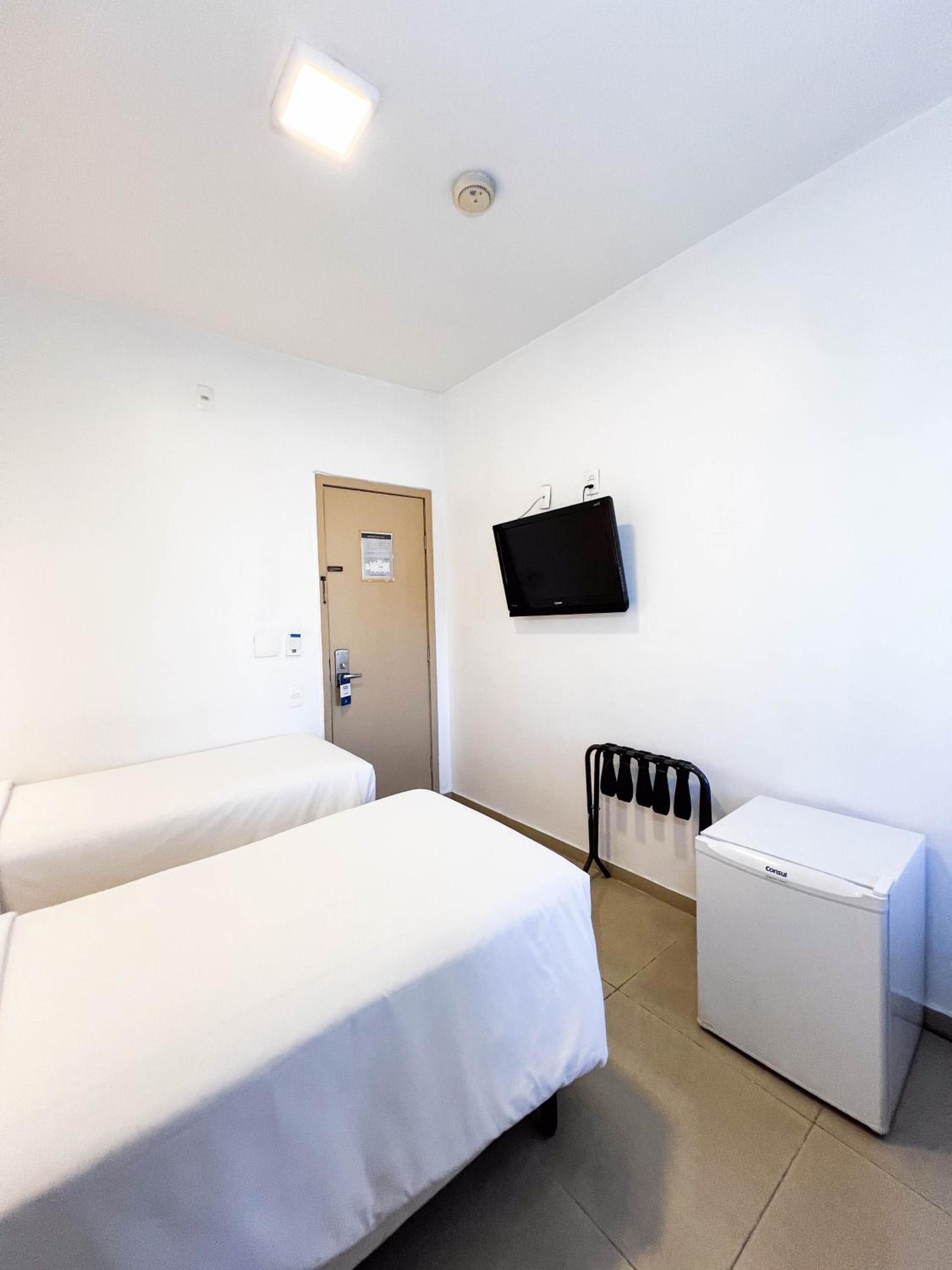 Standard Twin Room - Photo 5