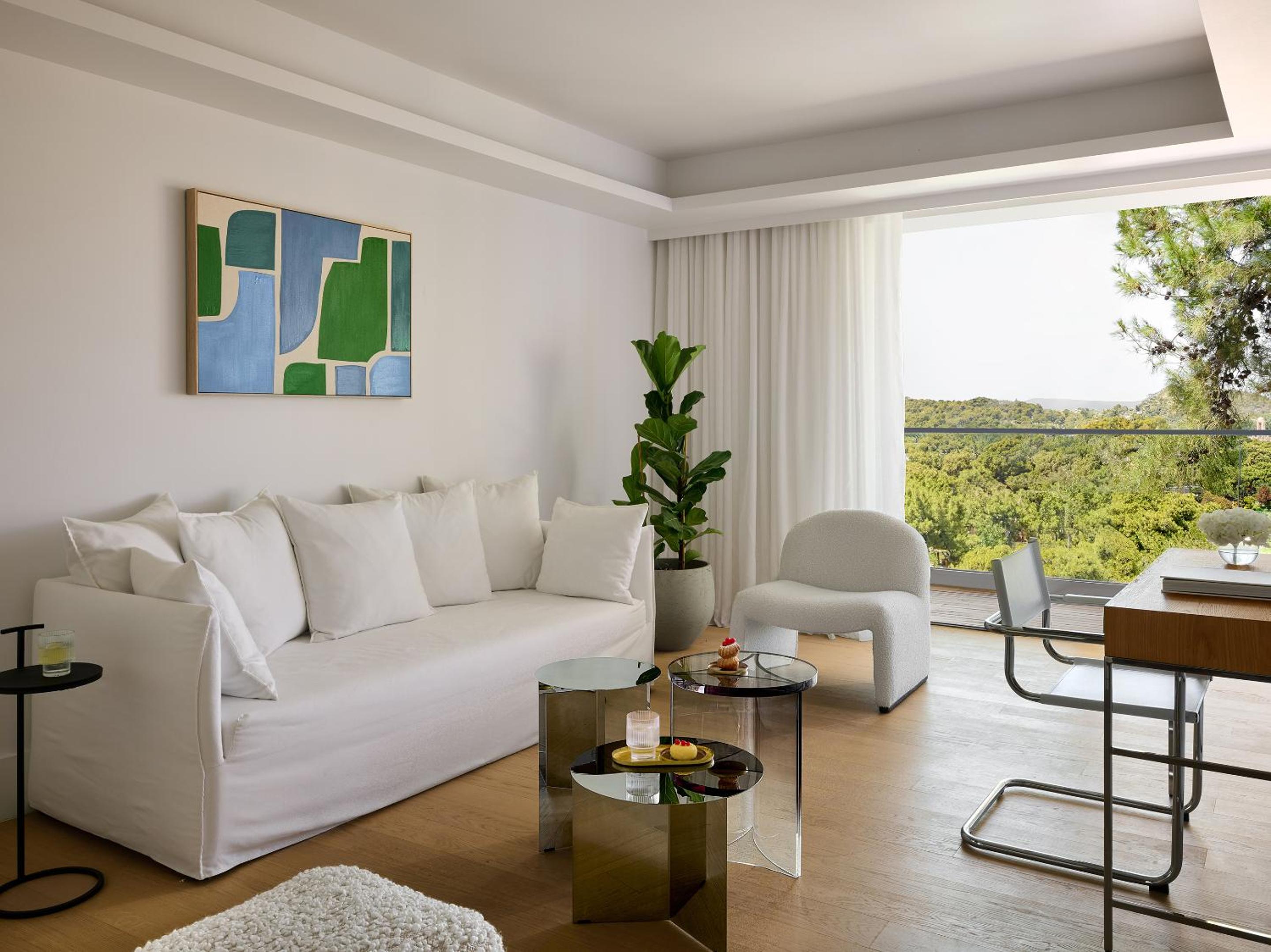 Deluxe Family Apartment photo 2