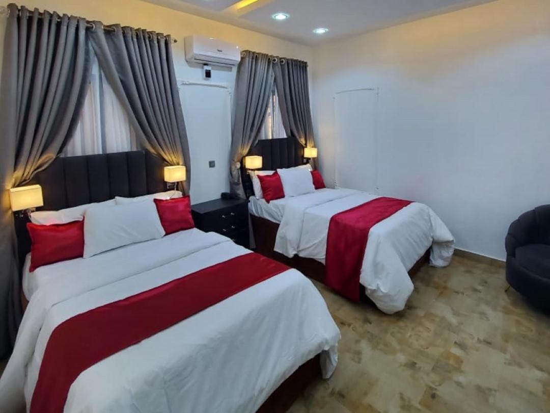 Deluxe Family Room