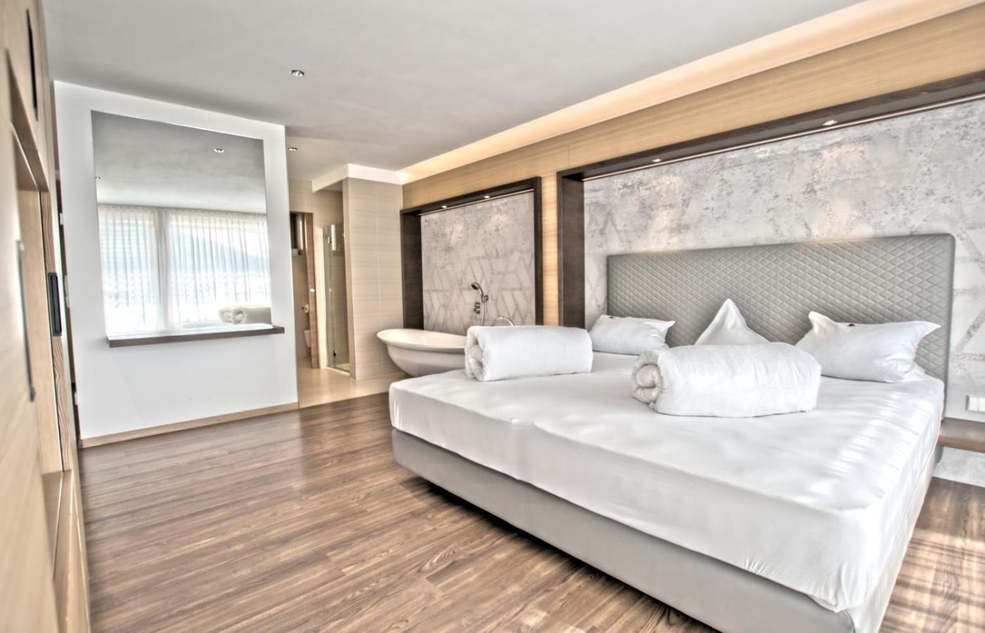 Deluxe Double Room with Bath