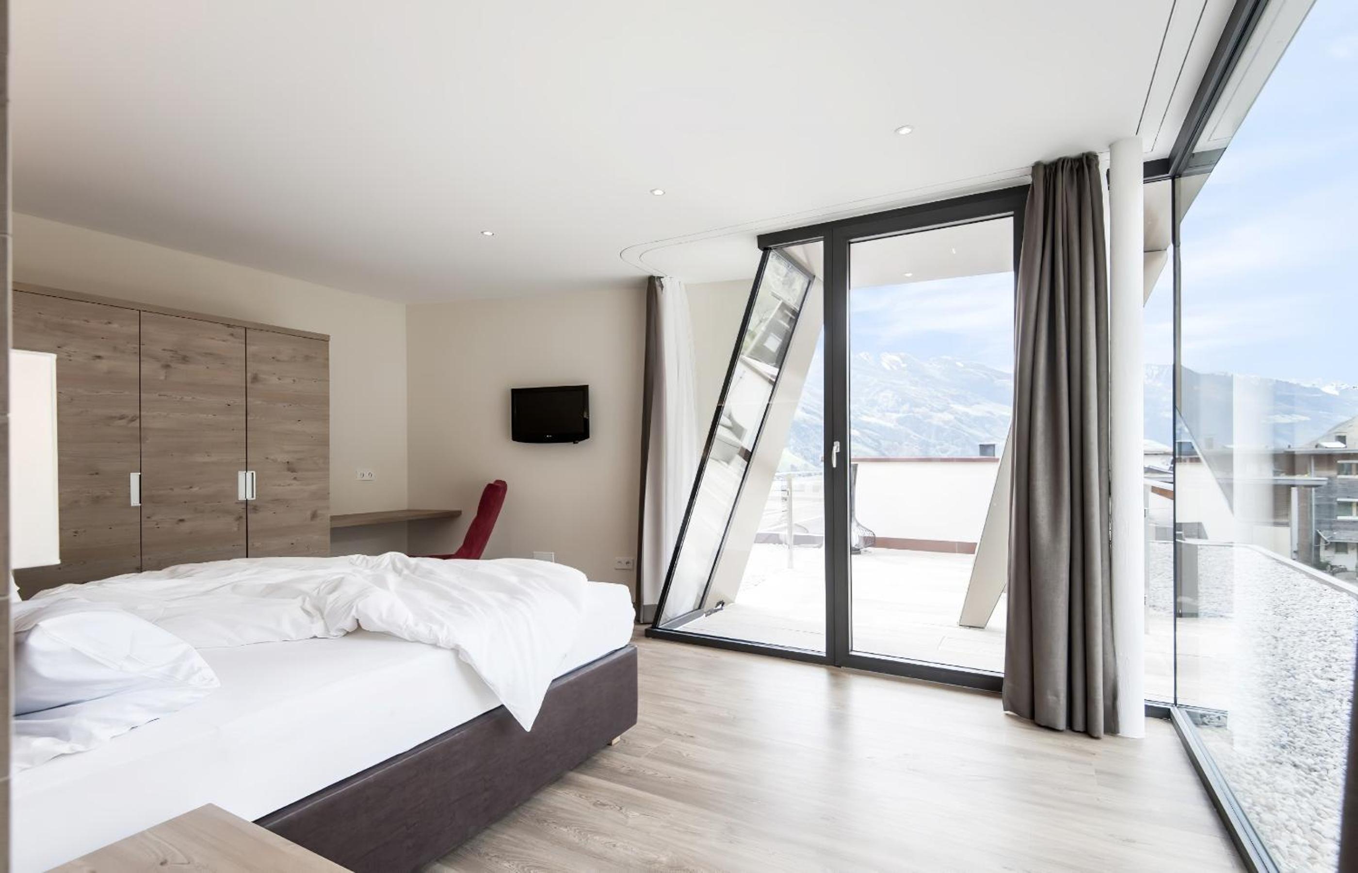 One-Bedroom Apartment with Balcony