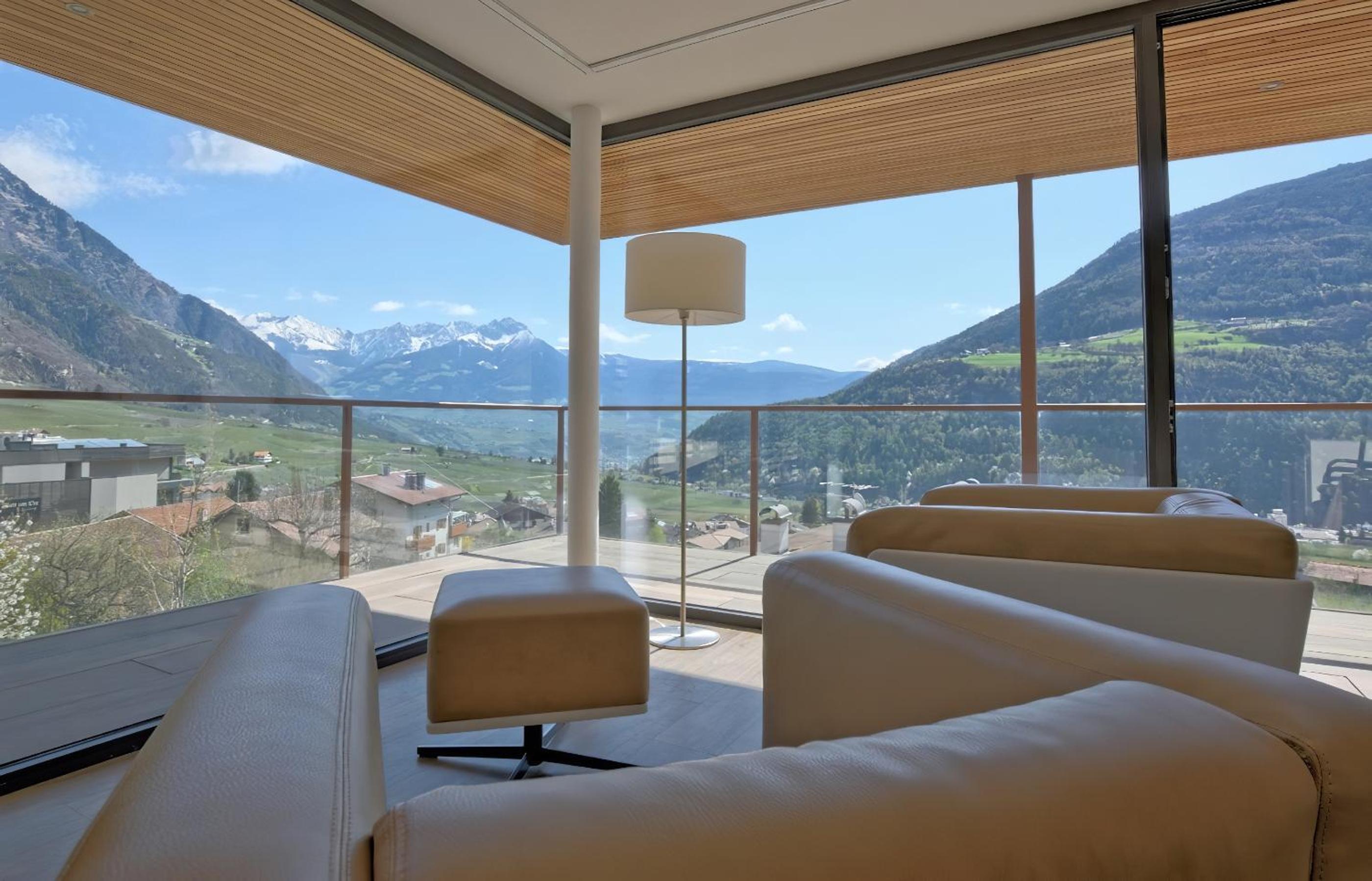 Two-Bedroom Apartment with View photo 2