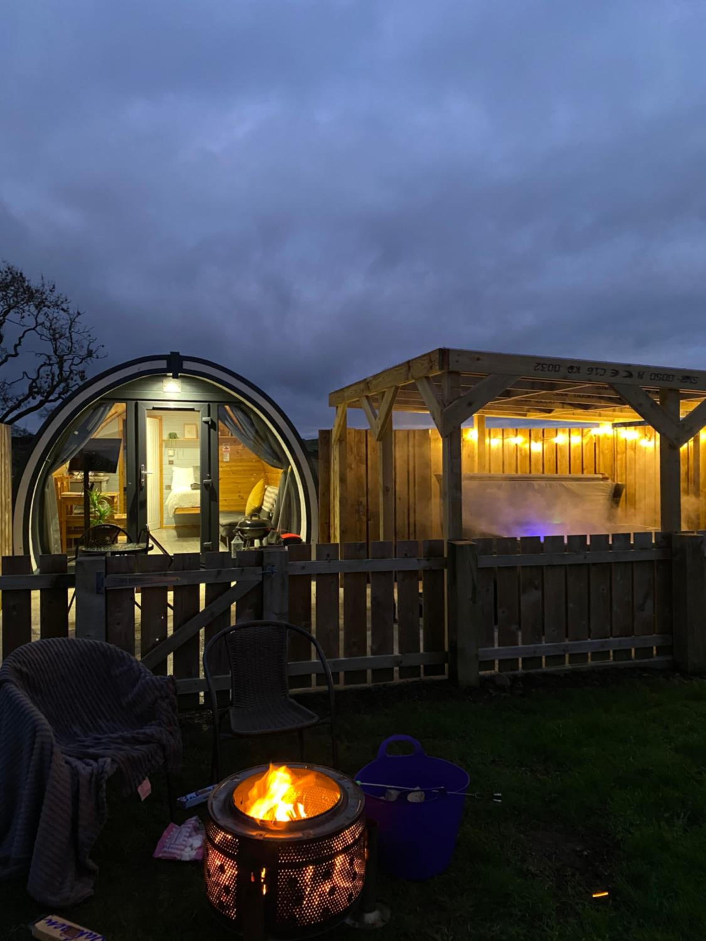 Luxury Glamping Pod with Hot Tub (Dog Friendly) photo 2