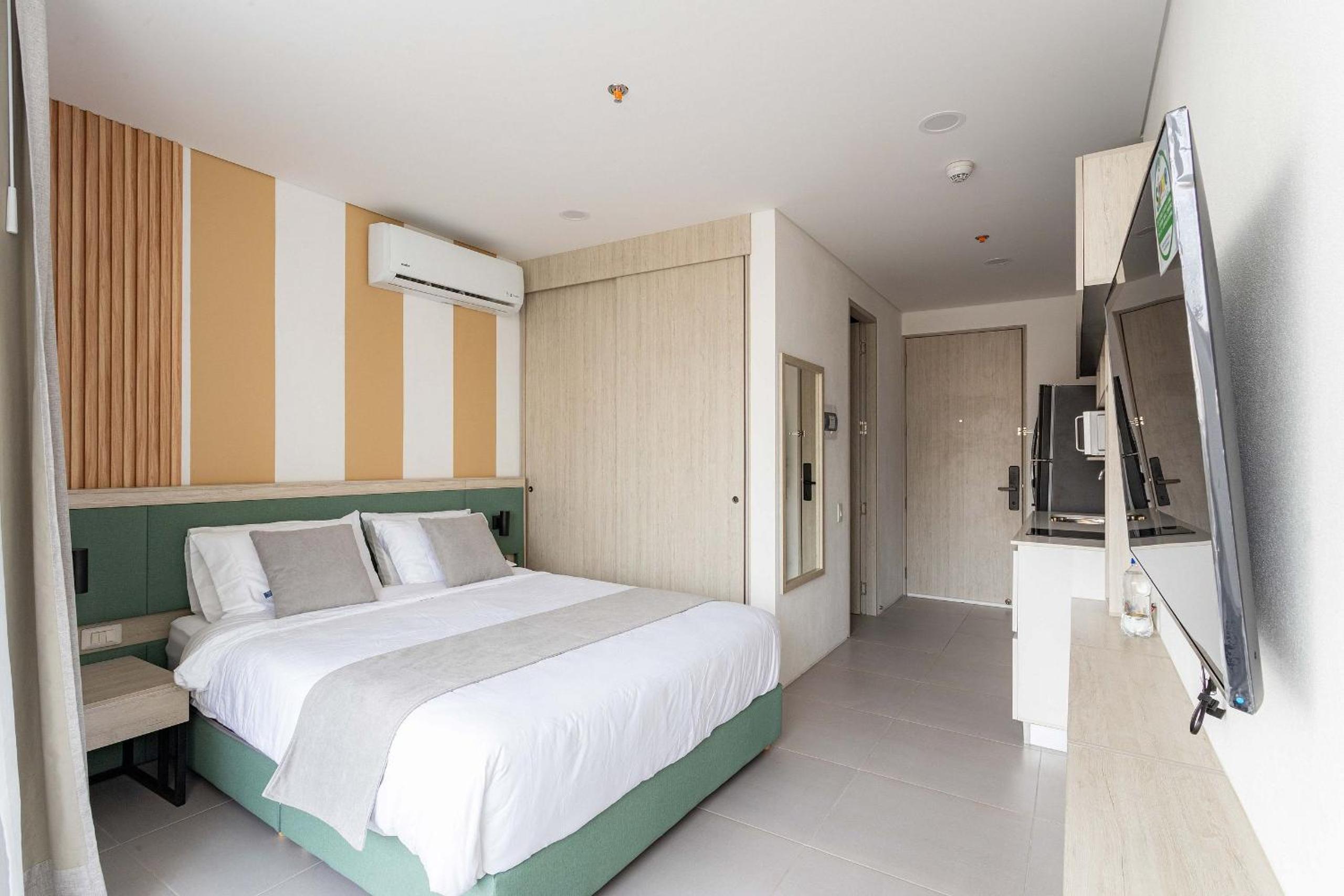 Queen Suite with Spa Bath