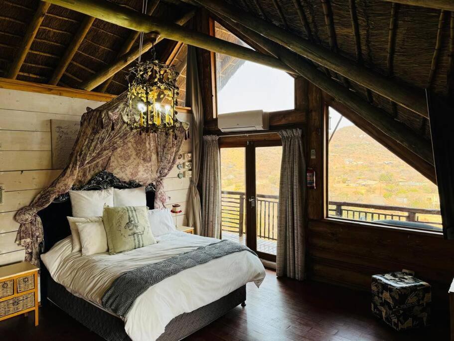 Six-Bedroom House photo 1