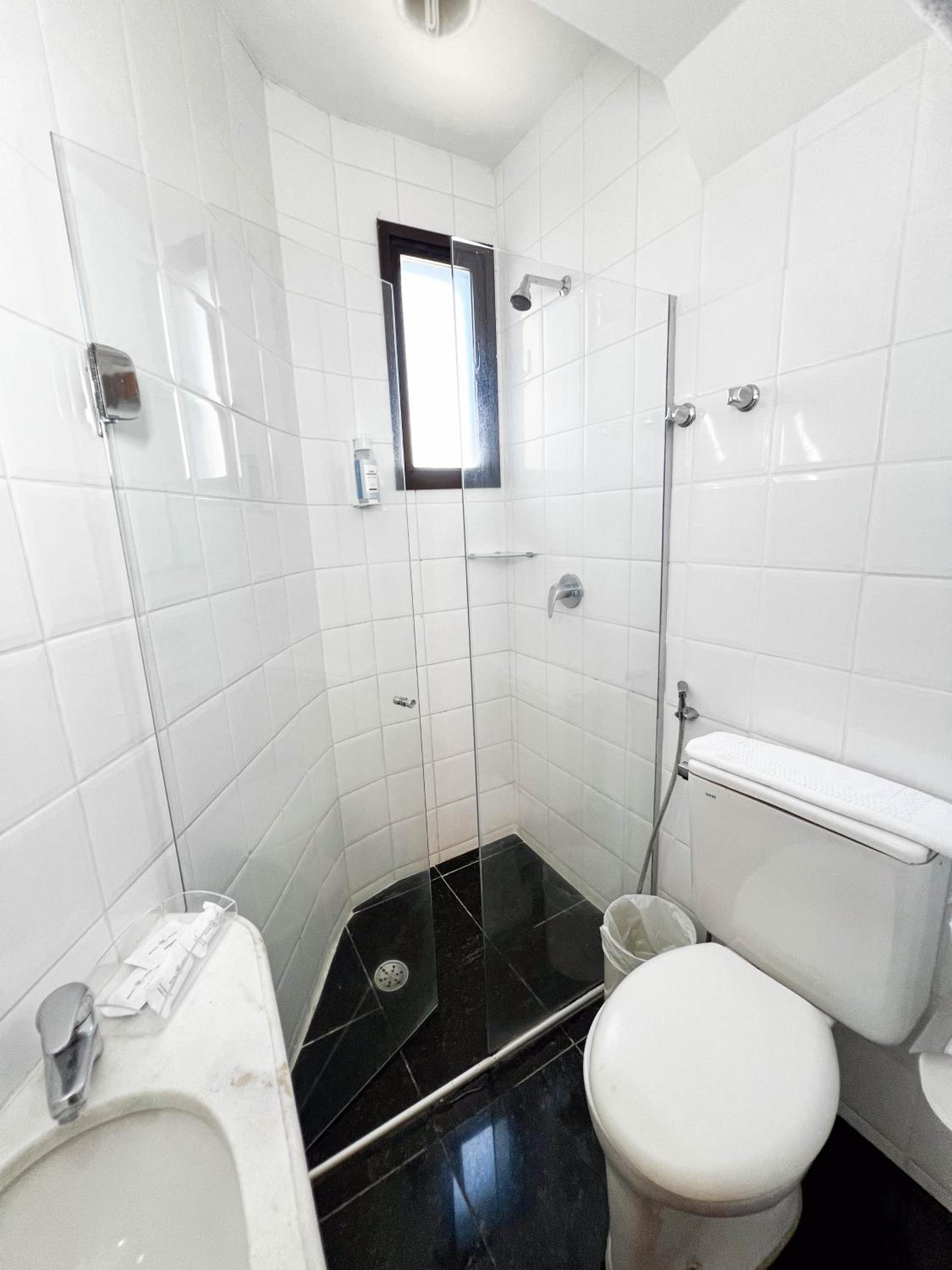 Standard Twin Room - Photo 3