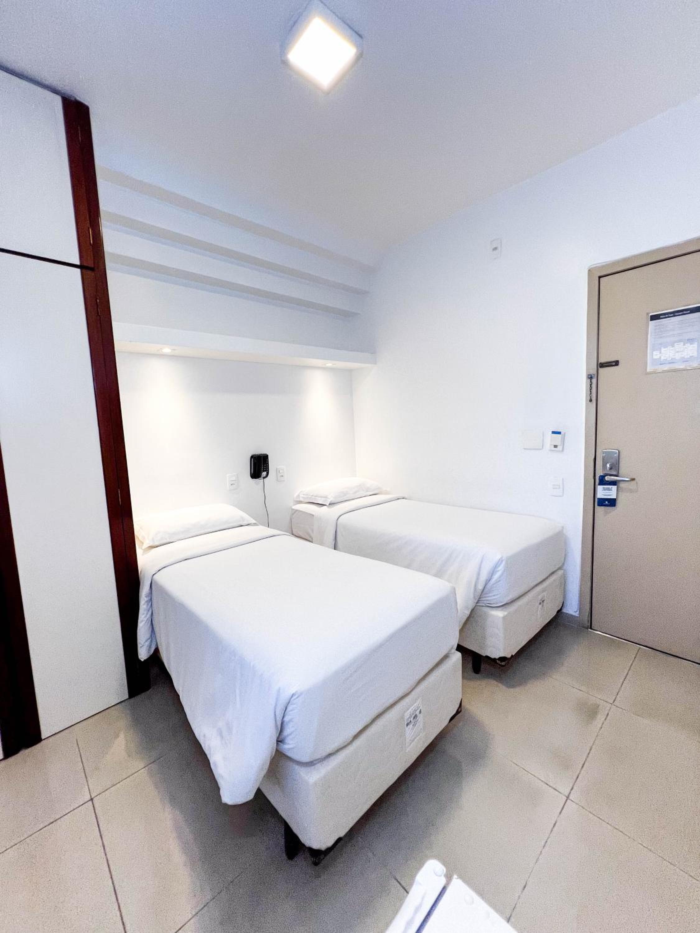 Standard Twin Room - Photo 2