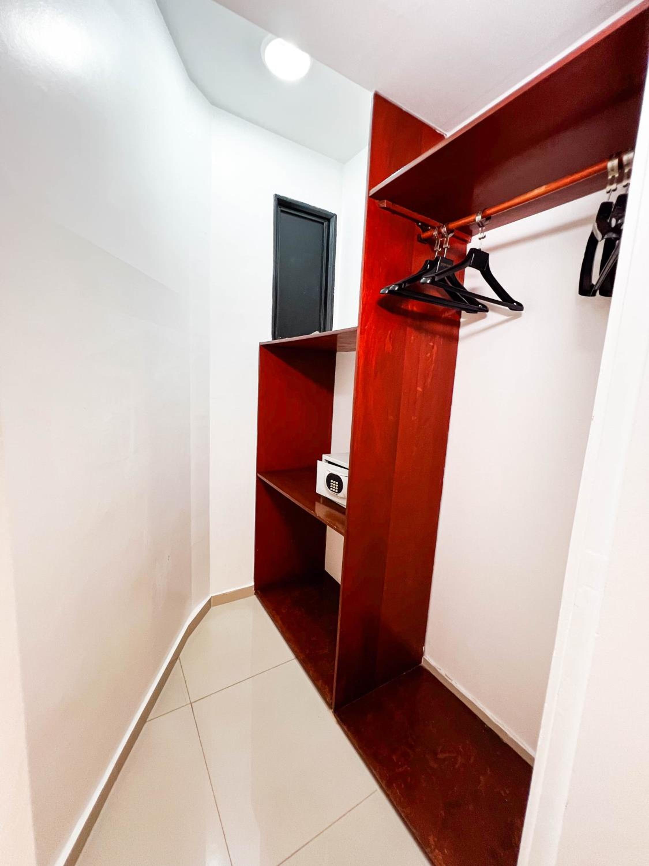 Triple Room with Bathroom thumbnail 6