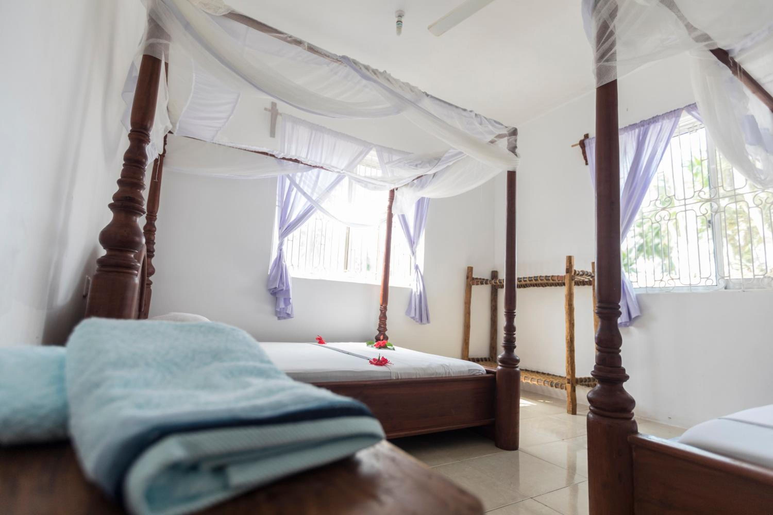 Twin Room with Private Bathroom photo 3