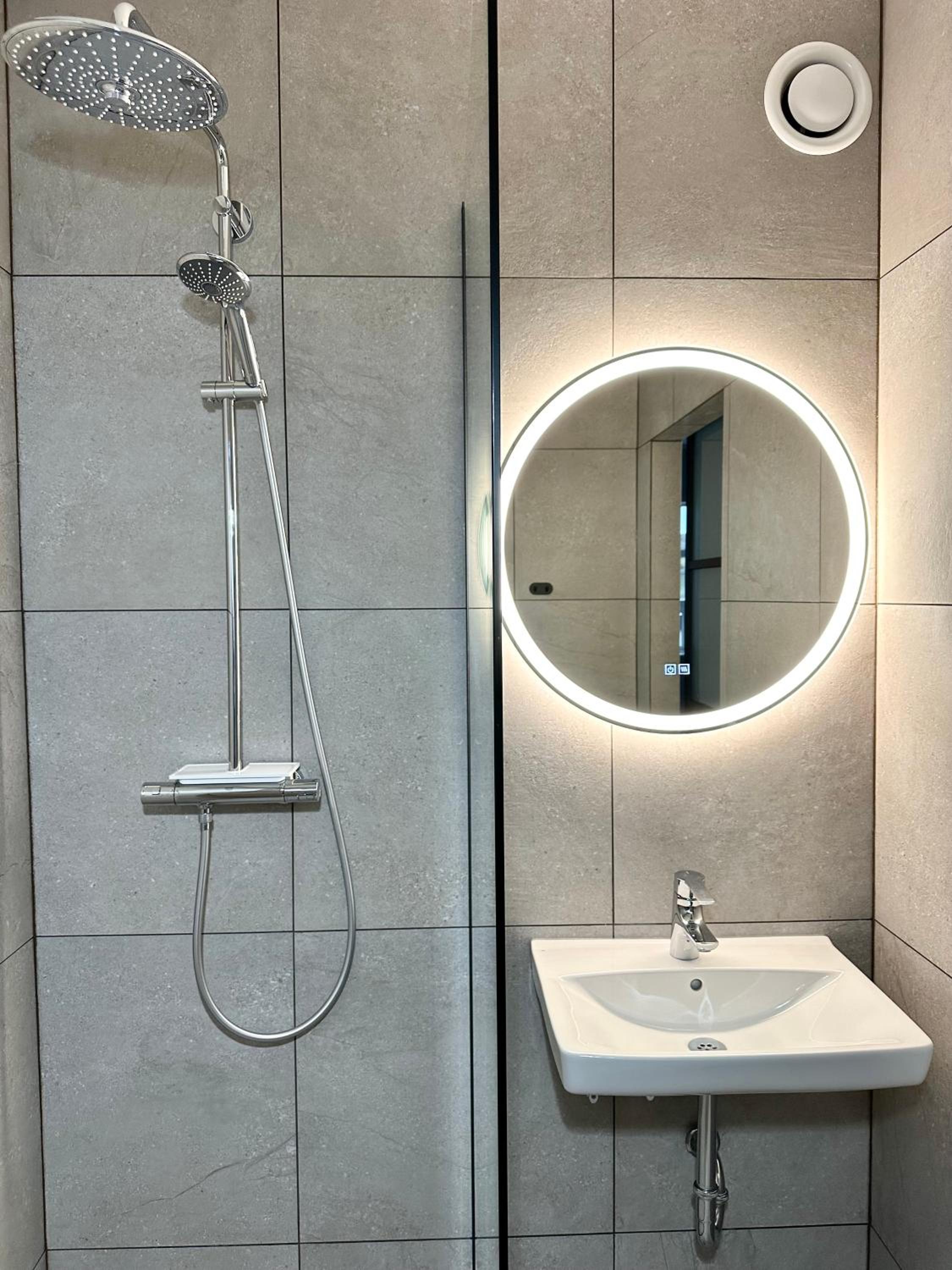 Double or Twin Room with Private Bathroom photo 2