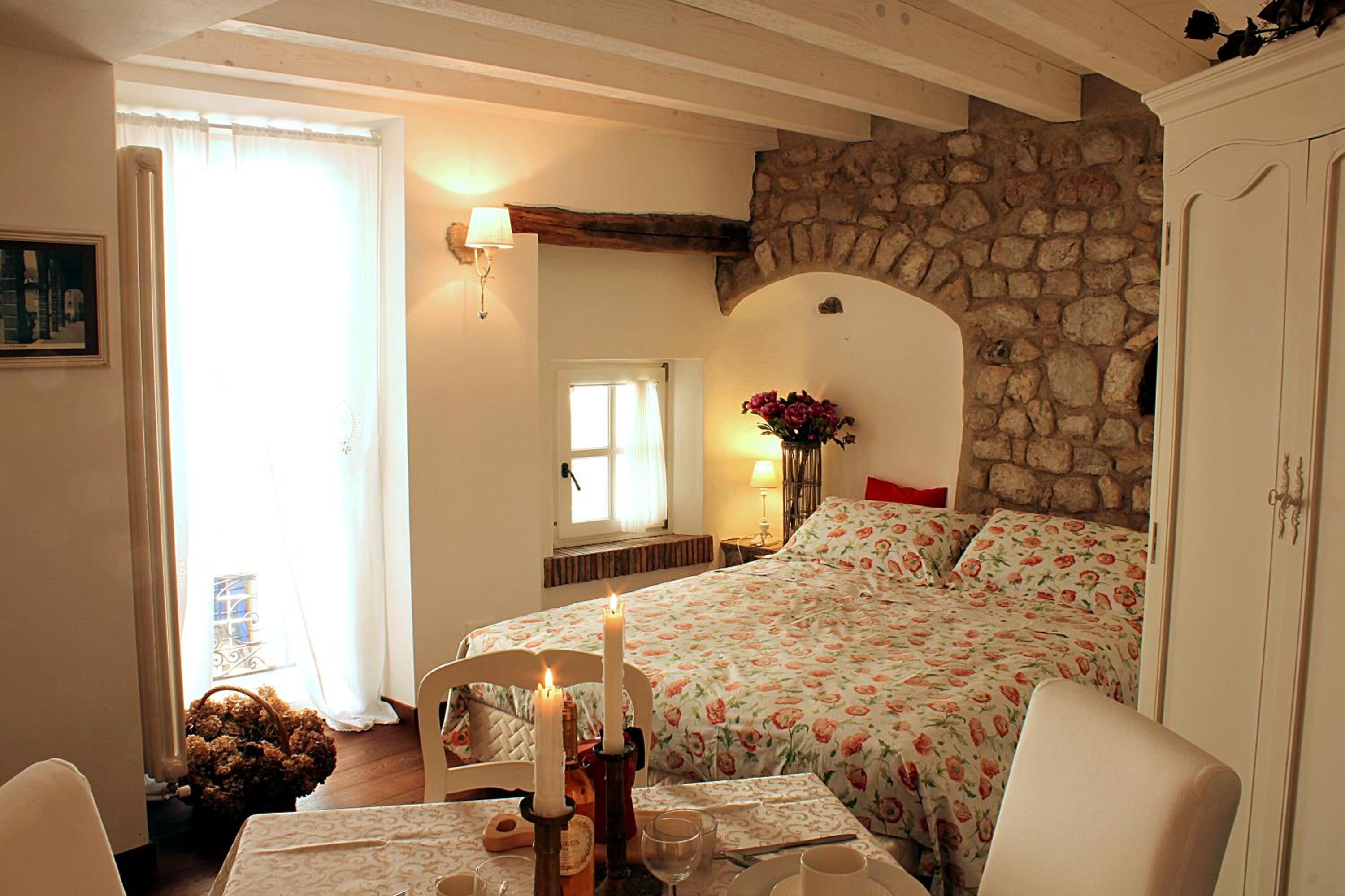 One-Bedroom Loft Apartment with Balcony photo 3