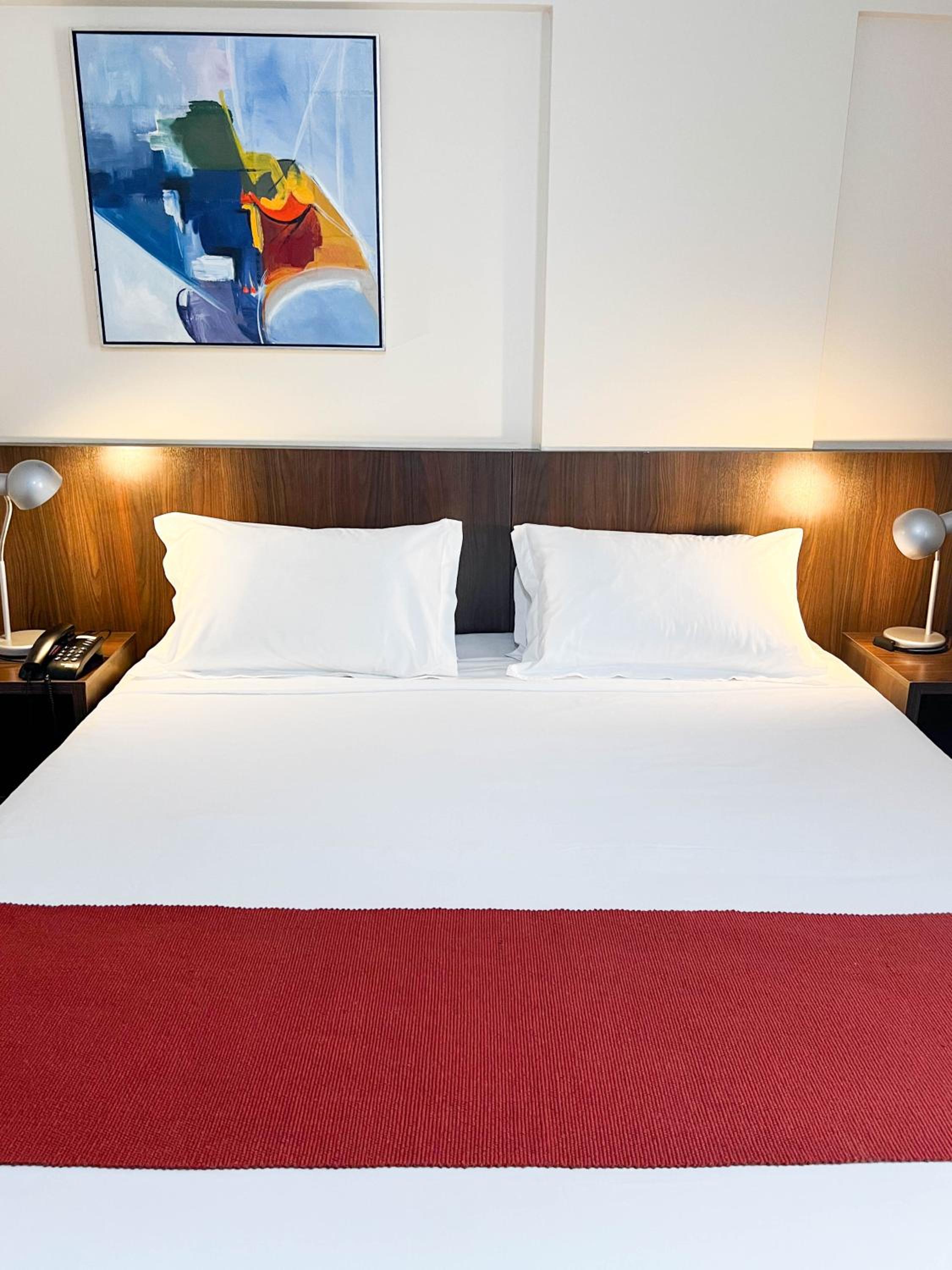 Available room thumbnail 6