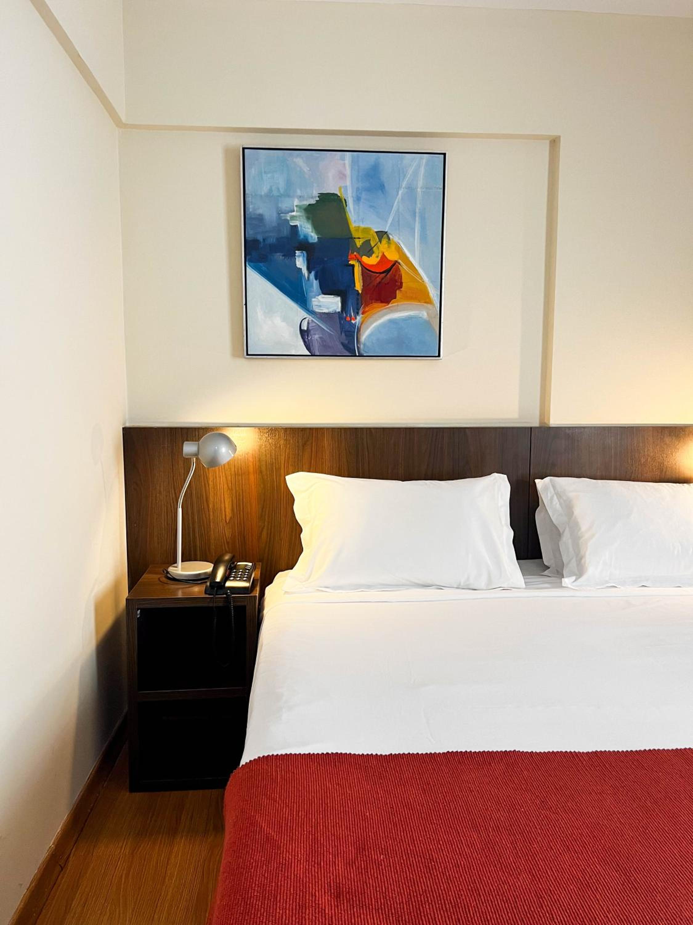 Available room thumbnail 5