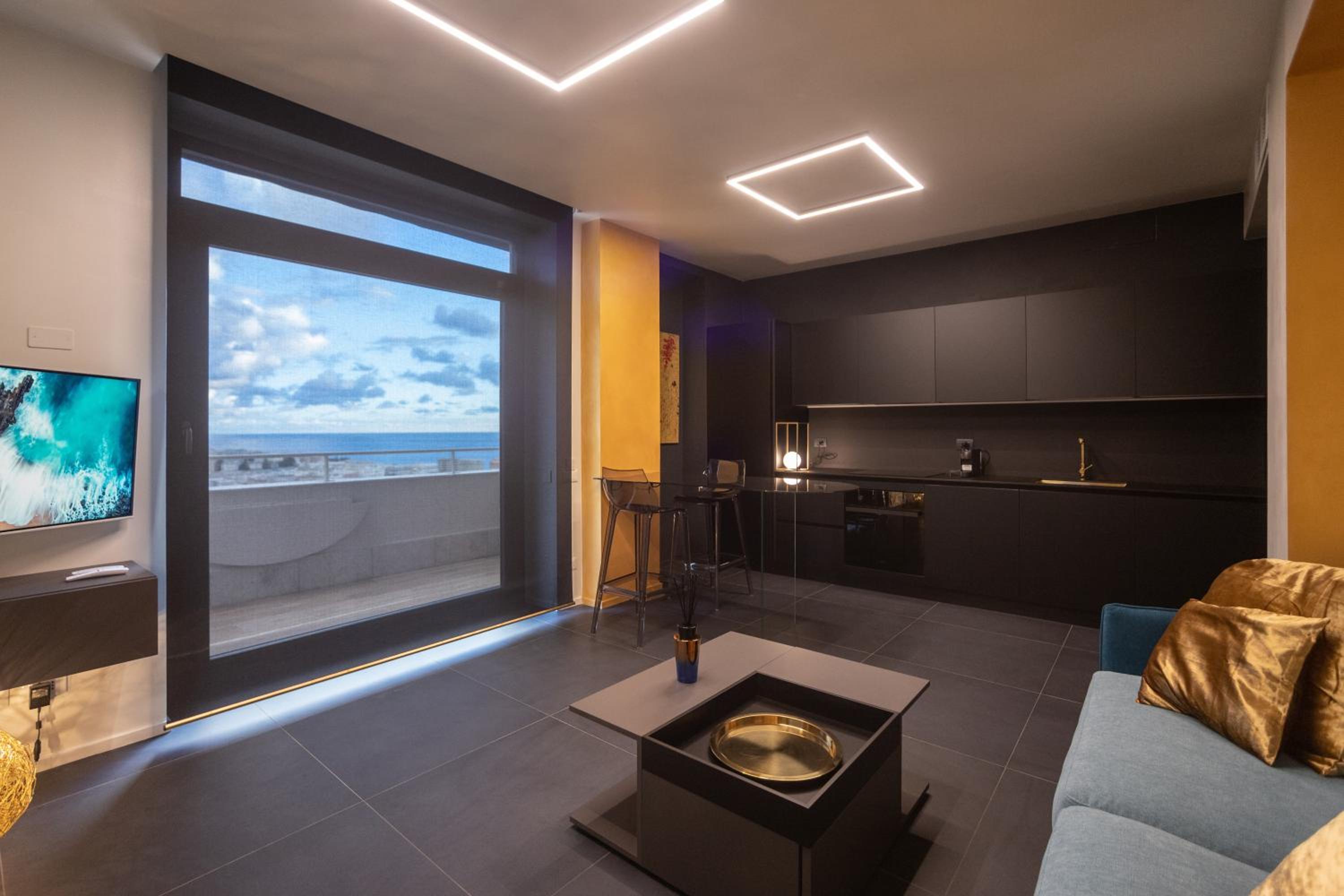 Two-Bedroom Apartment with Sea View photo 1