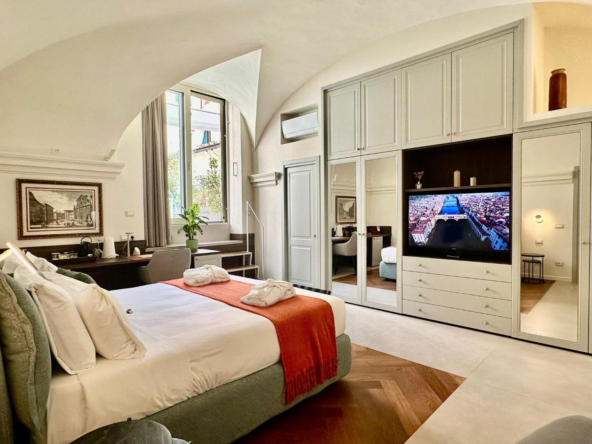King Suite with Balcony photo 1