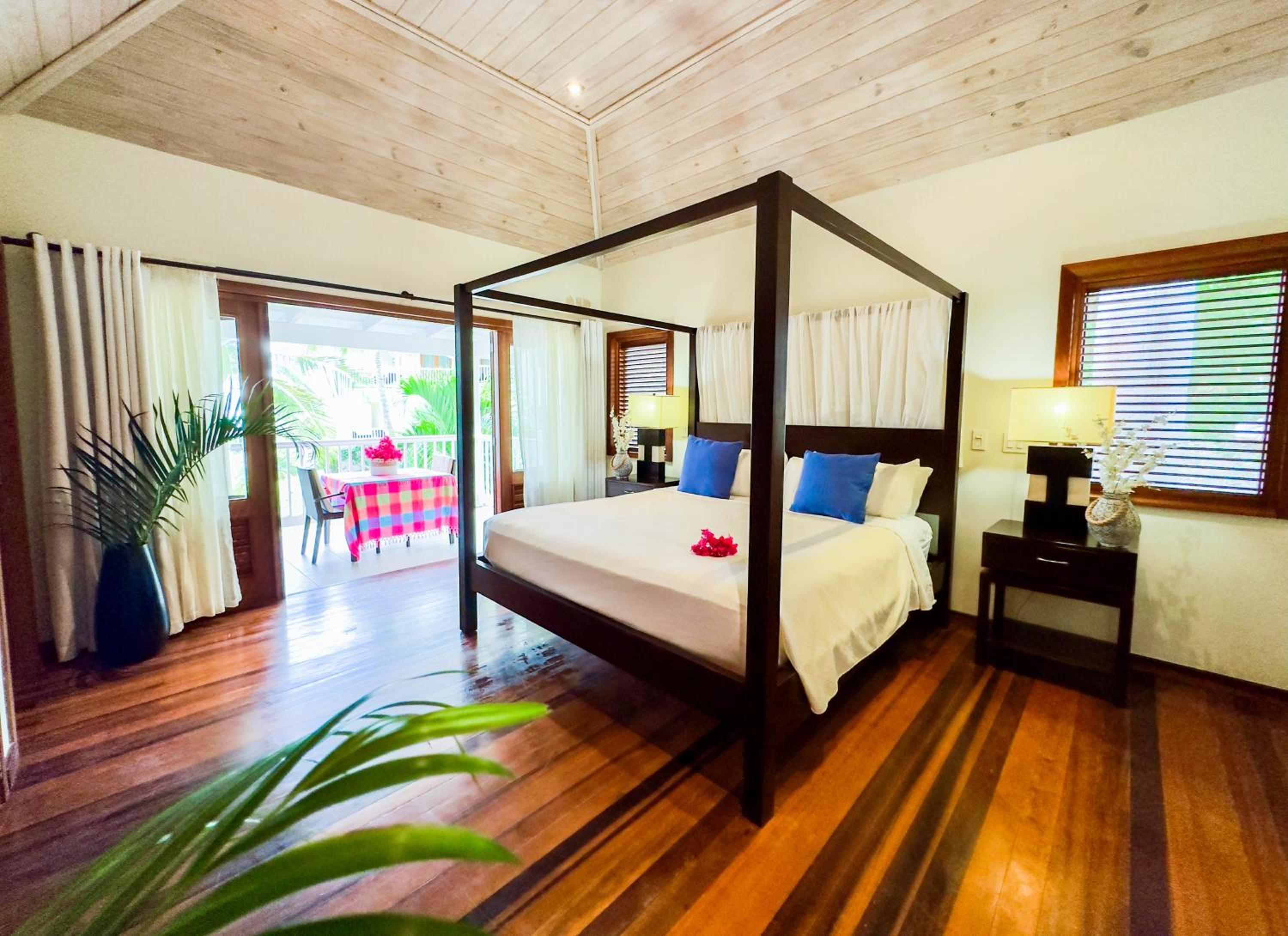 King Suite With Pool View