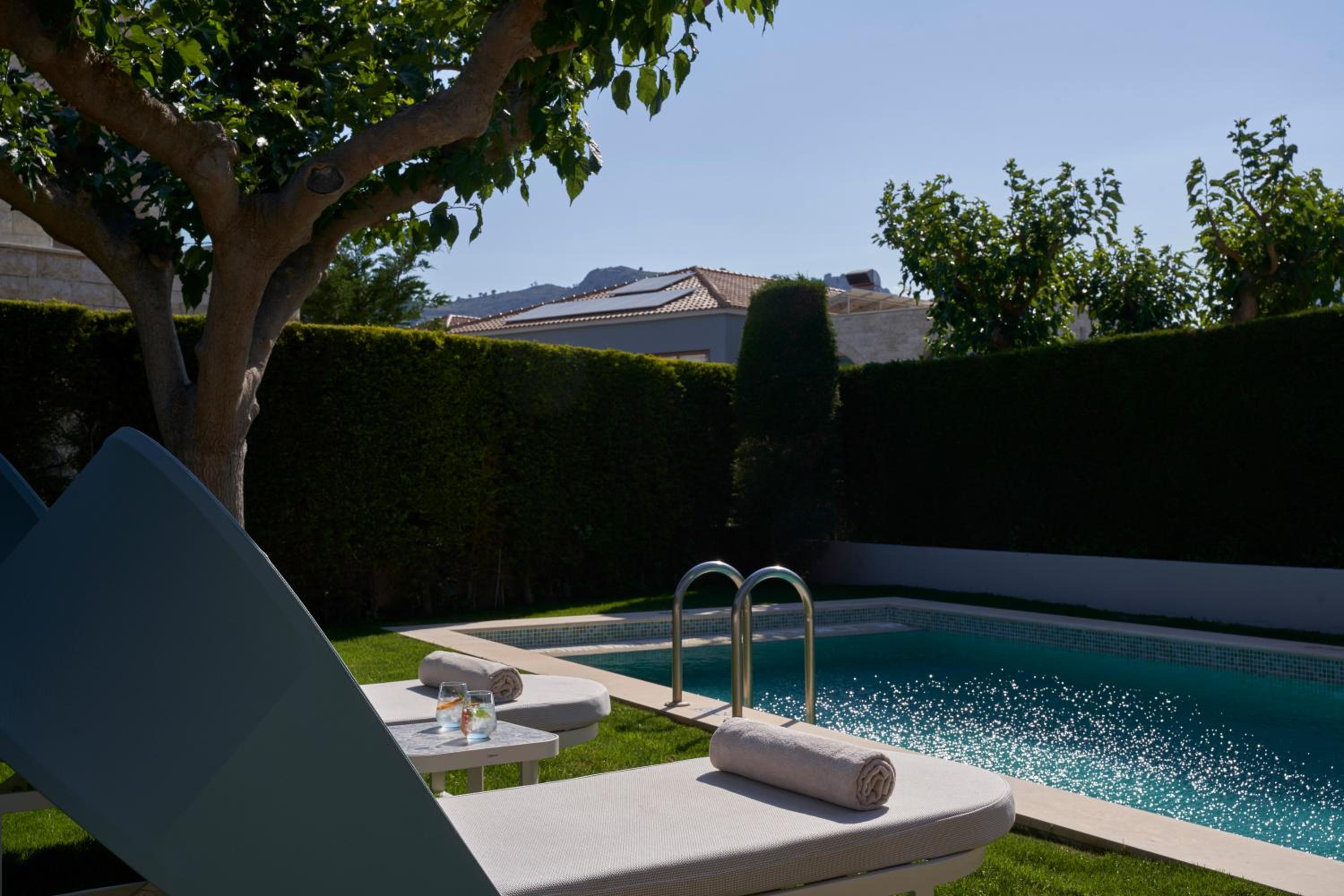 Private Villa with Private Pool Grden View - Photo 2