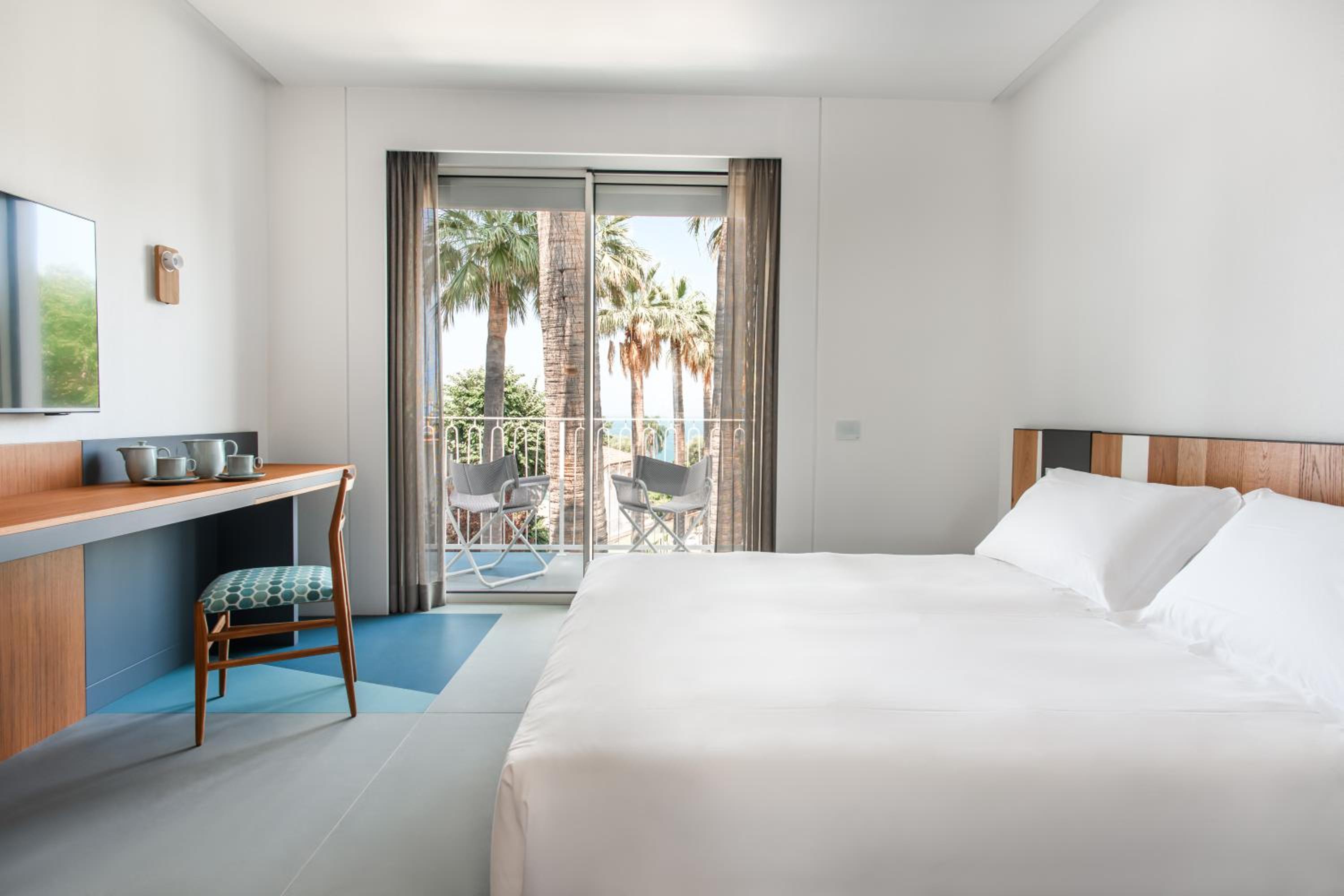 Plus Double or Twin Room with Partial Sea View - Photo 1