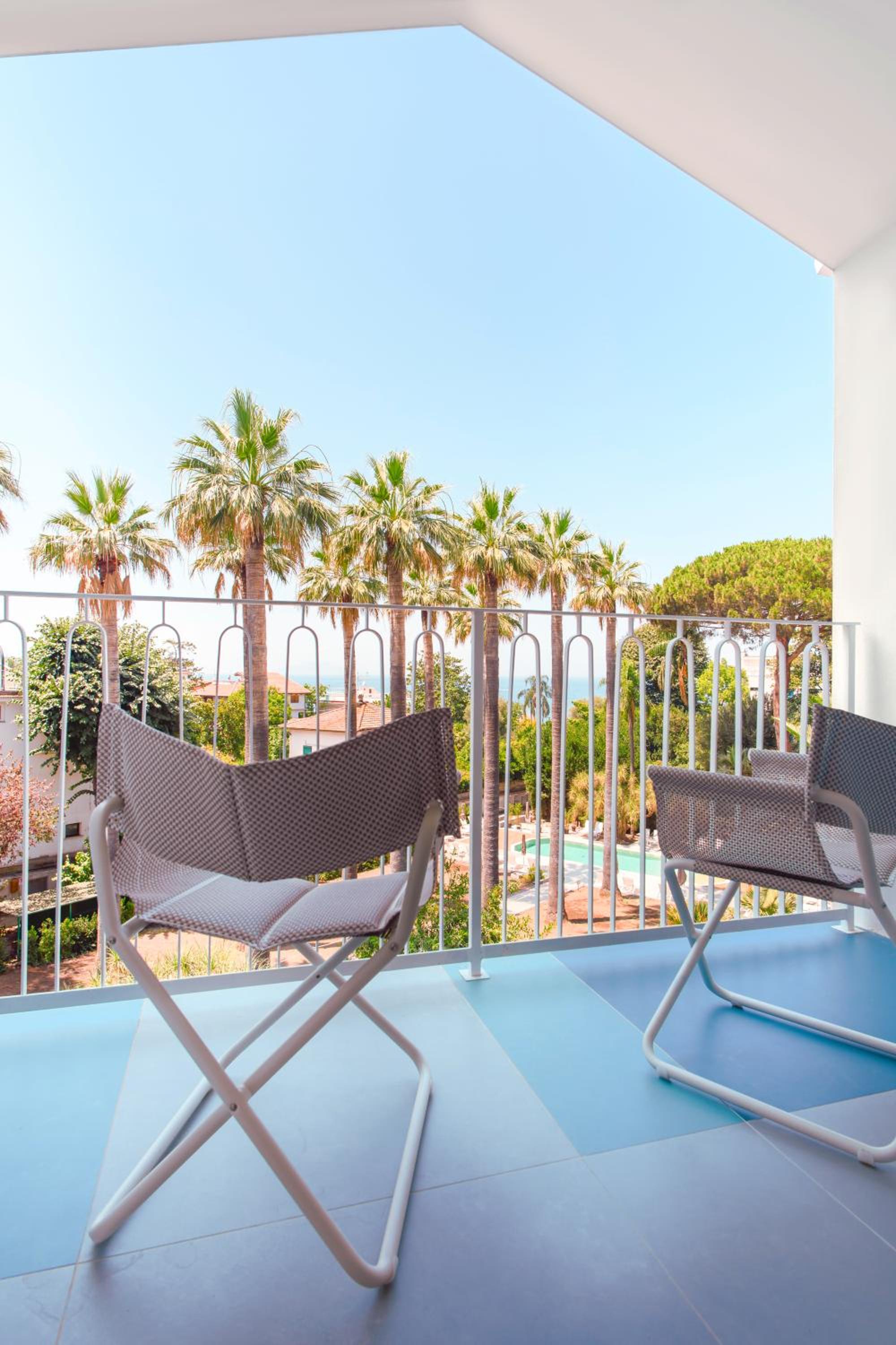Plus Double or Twin Room with Partial Sea View - Photo 2