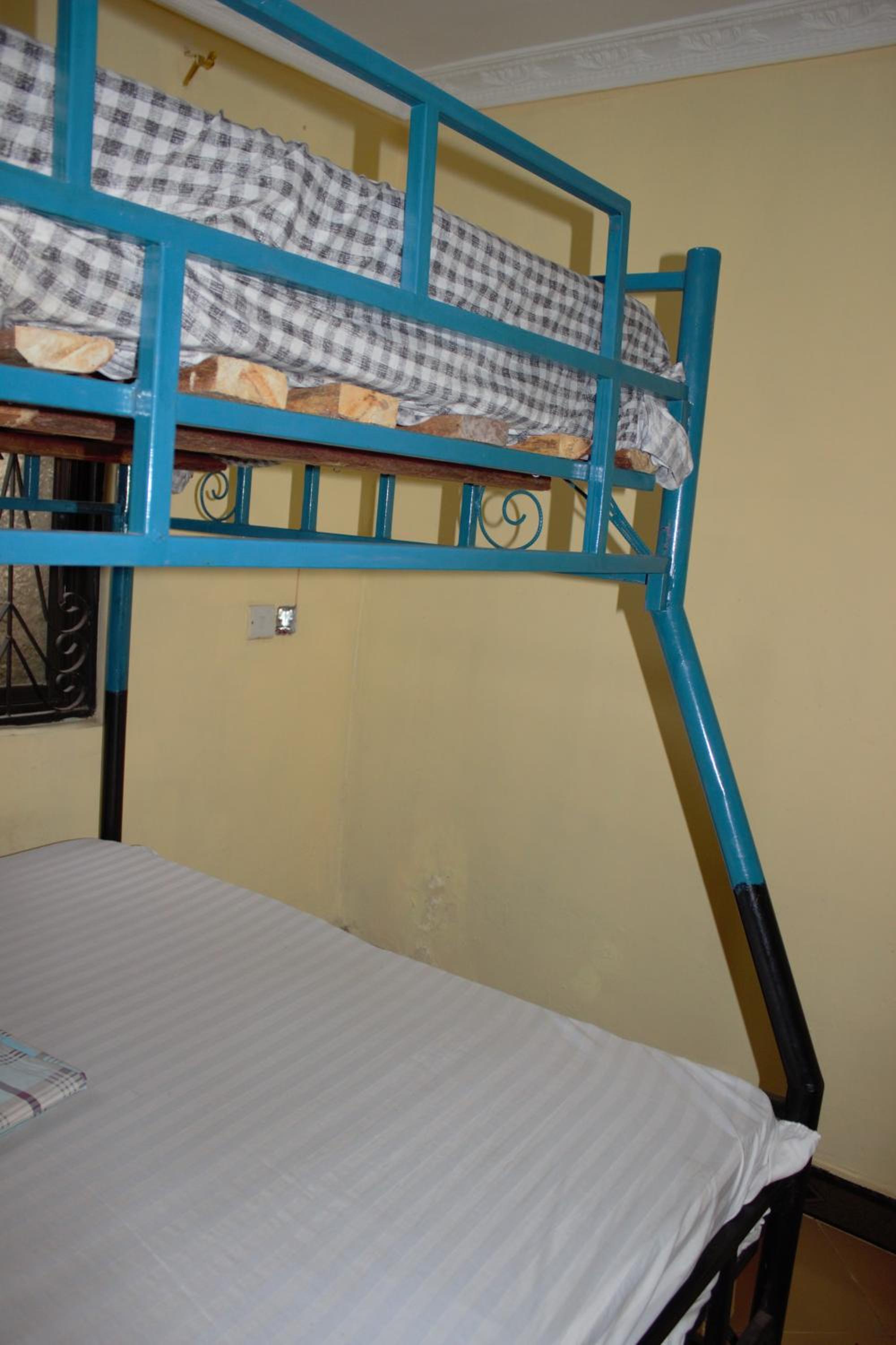 Triple Room With Shared Bathroom photo 1