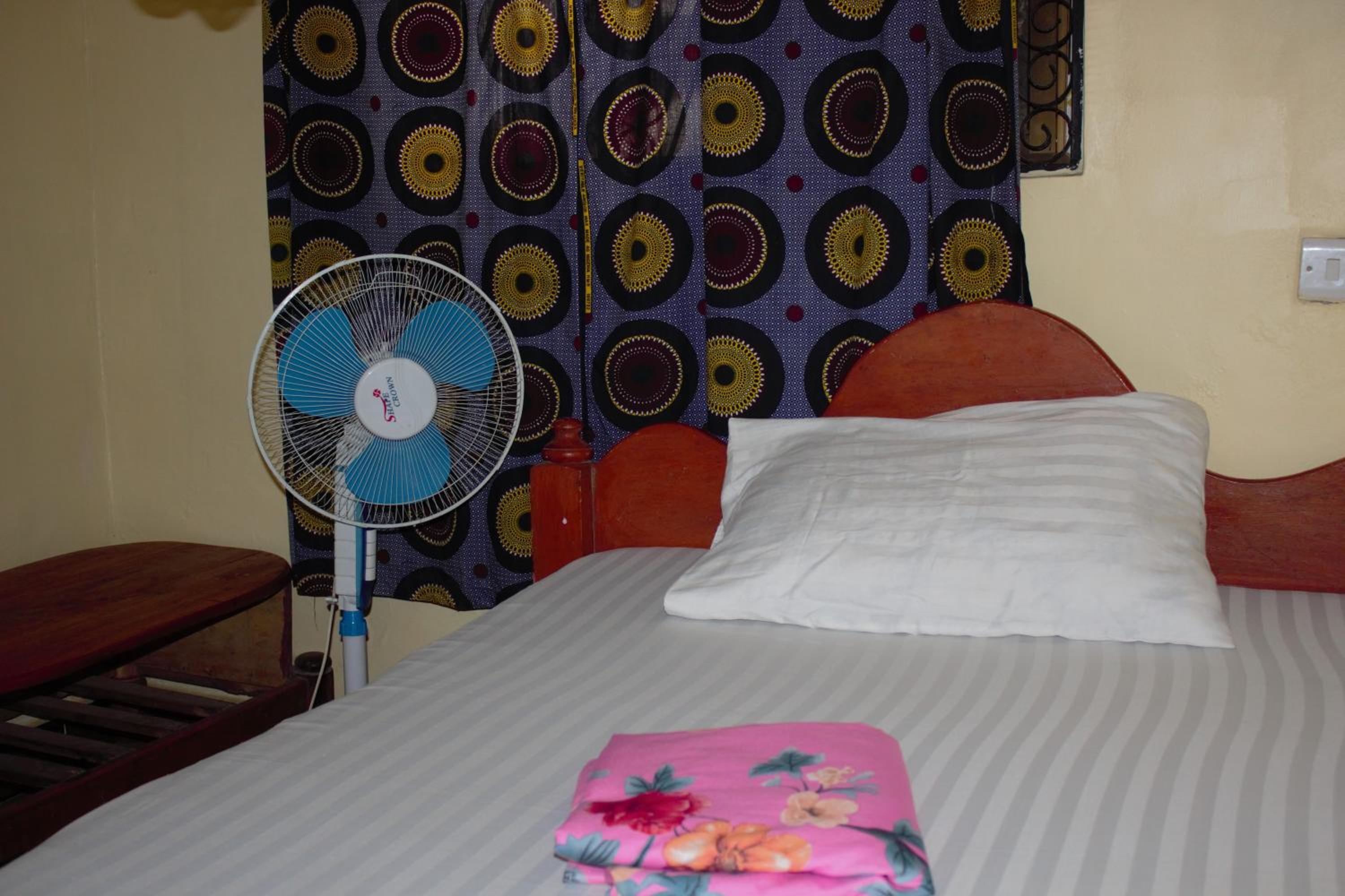 Double Room With Shared Bathroom photo 1