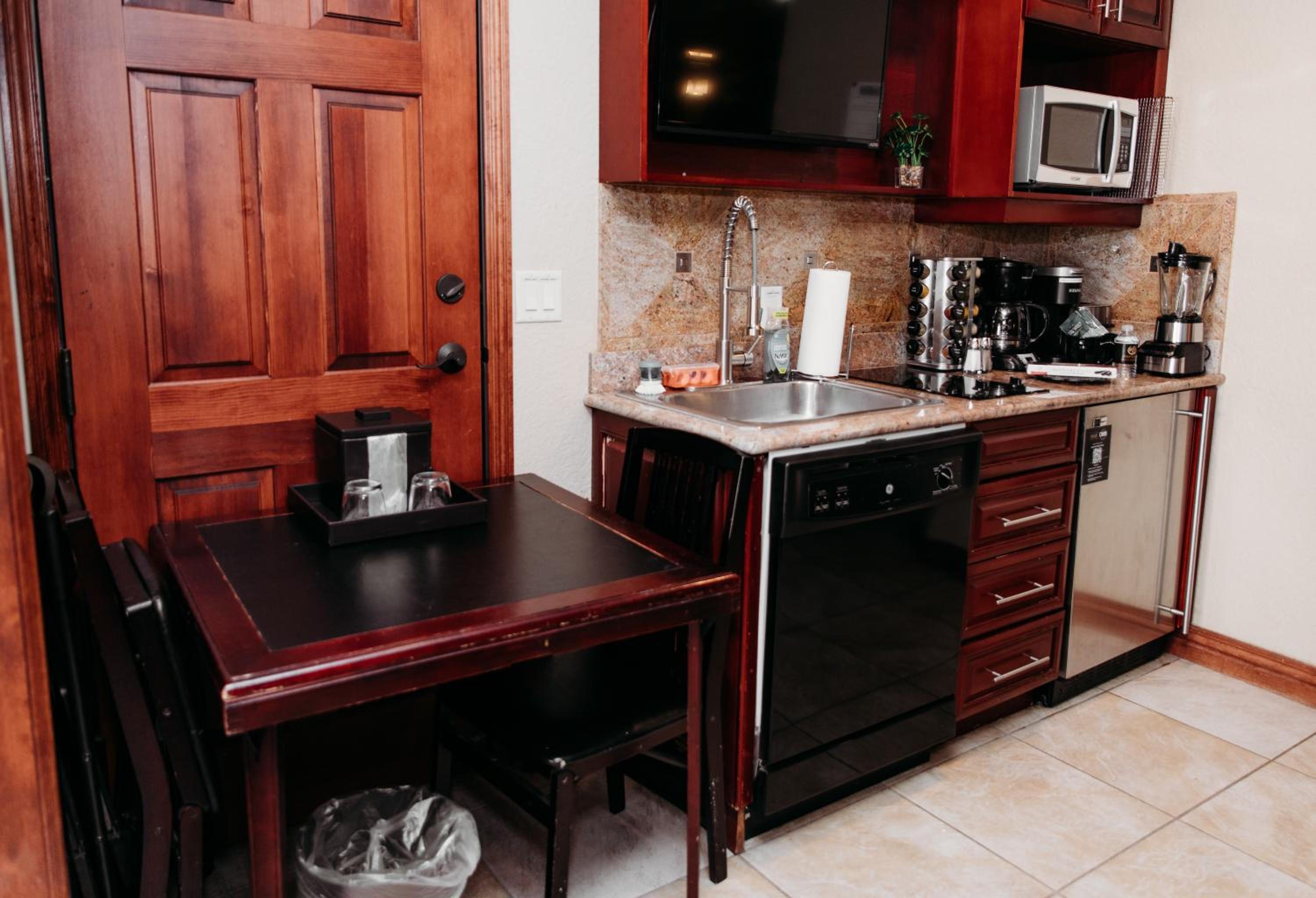 One-Bedroom Deluxe Apartment