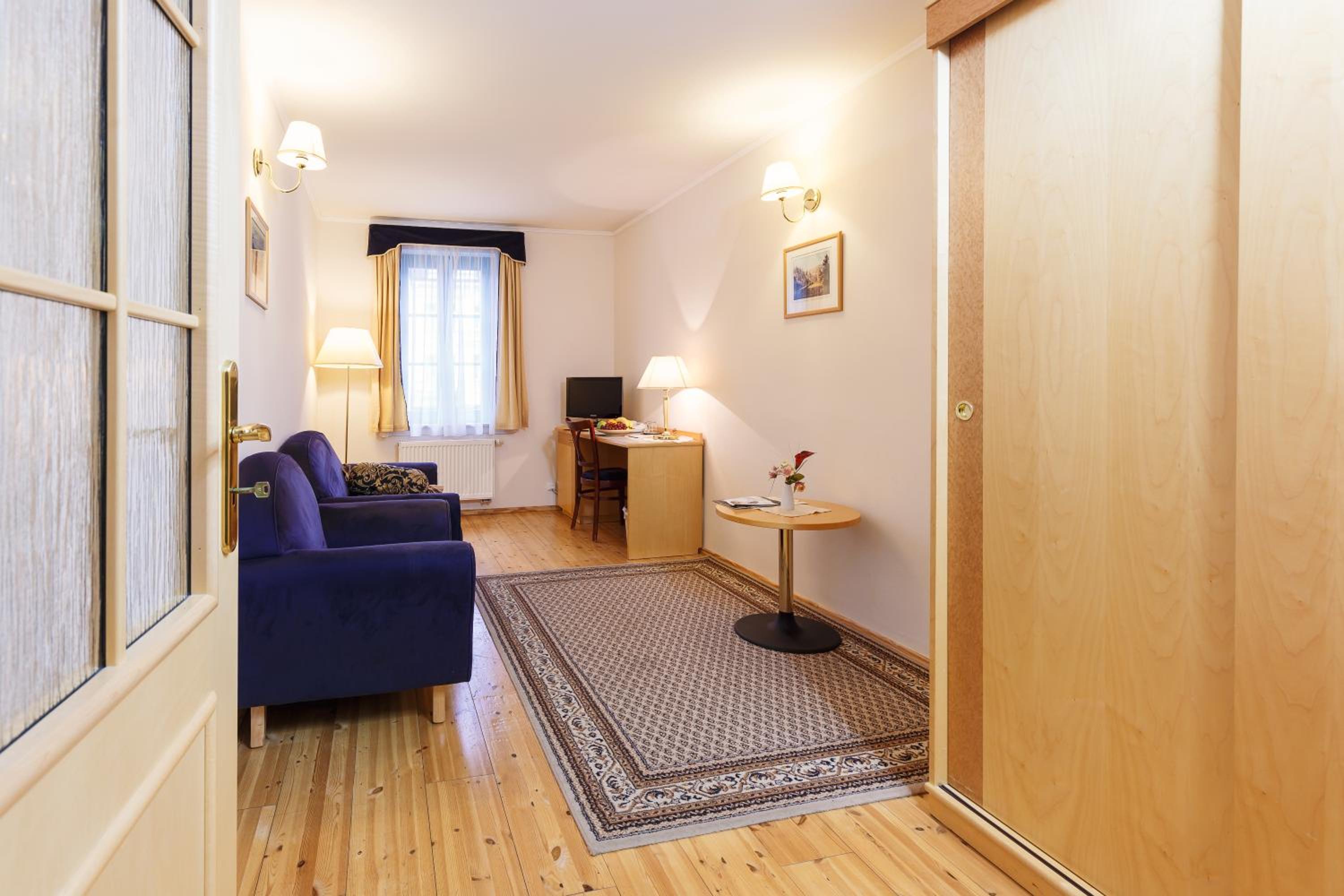 Suite - Photo 3
