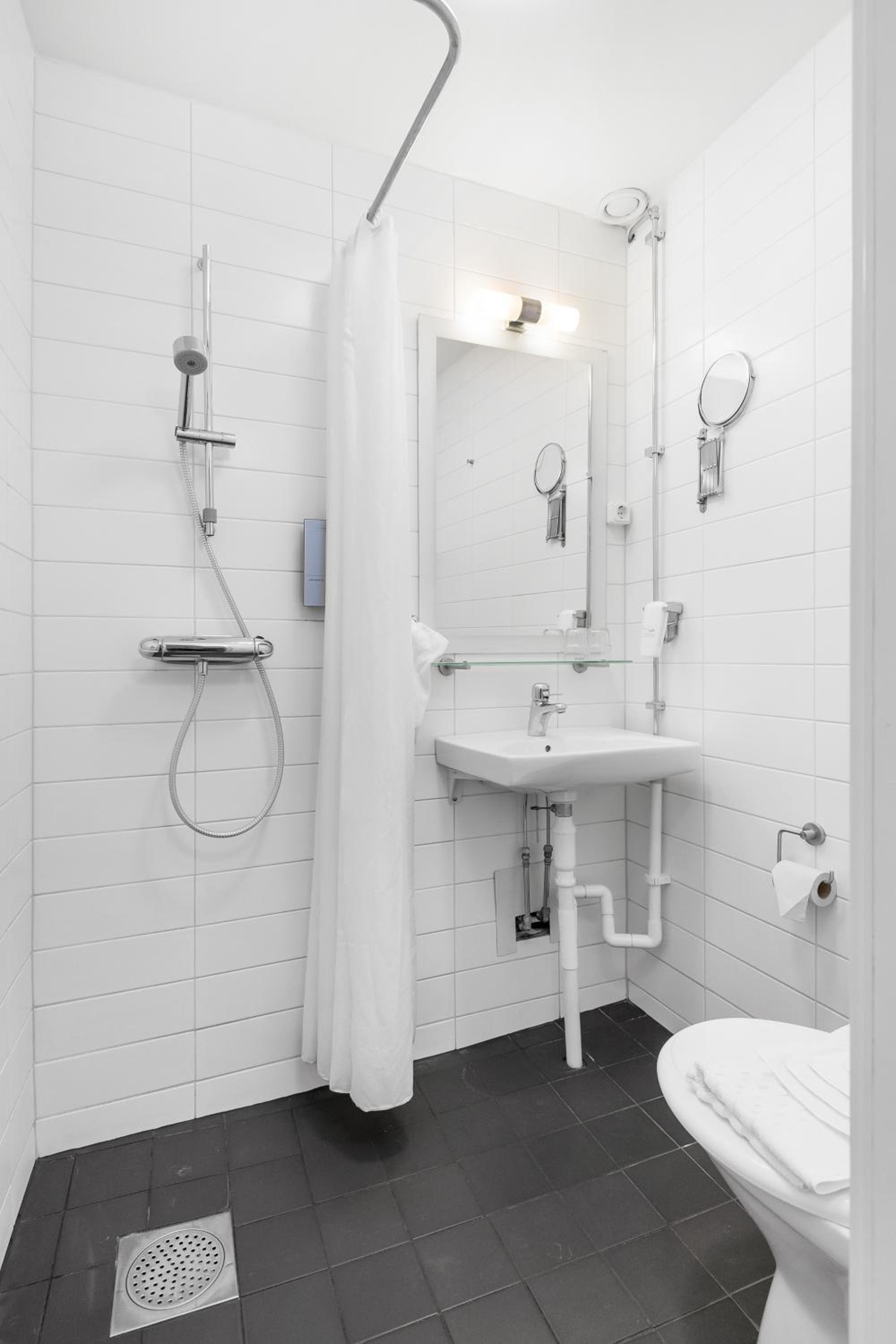 Economy Double Room - Photo 6