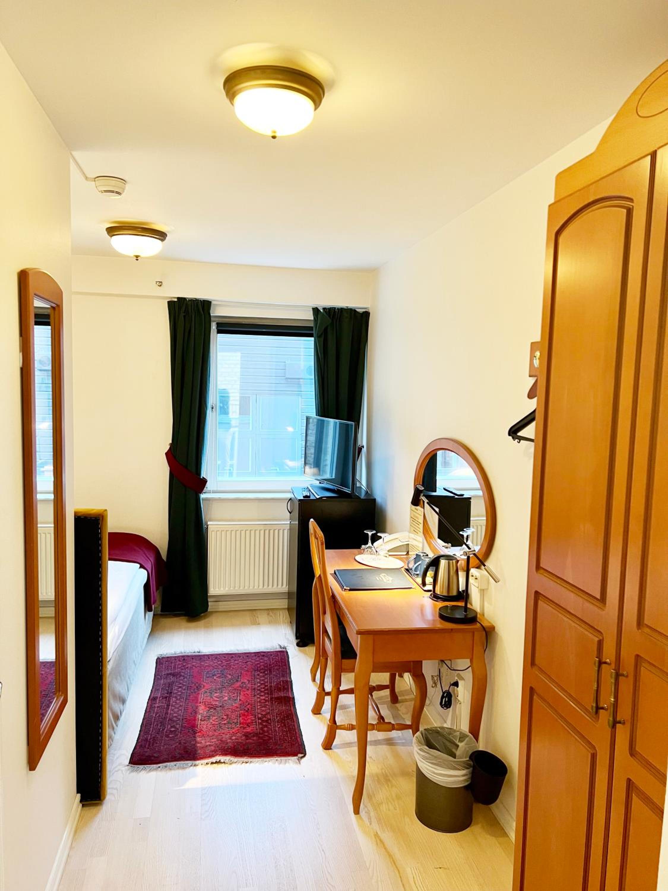 Economy Double Room - Photo 5