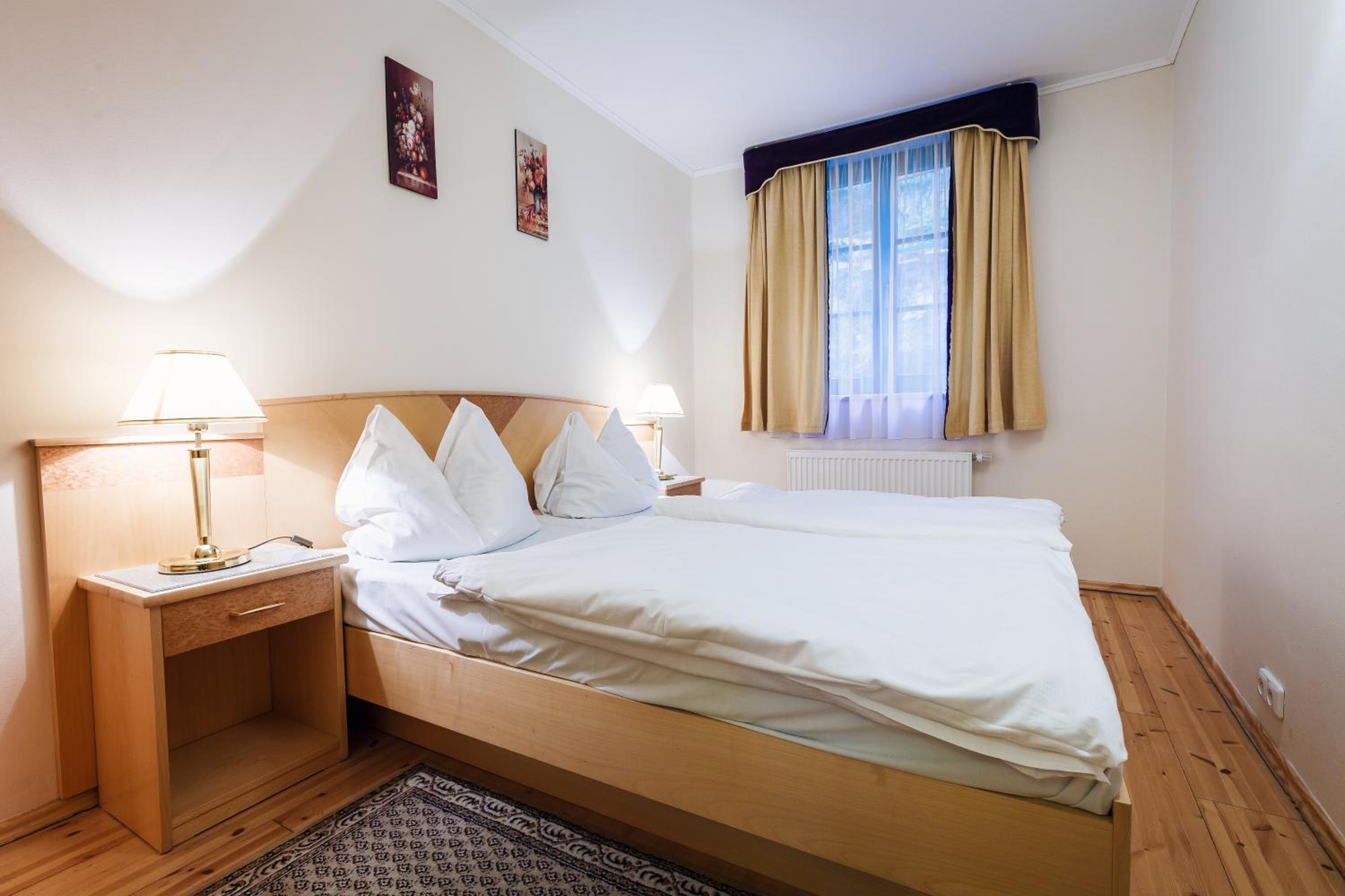 Suite - Photo 1
