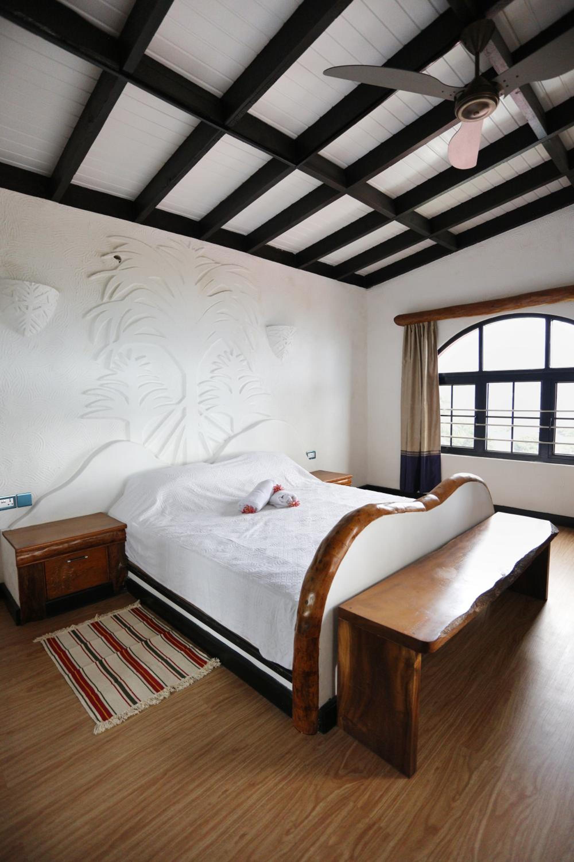 Deluxe One-Bedroom Apartment with Ocean View