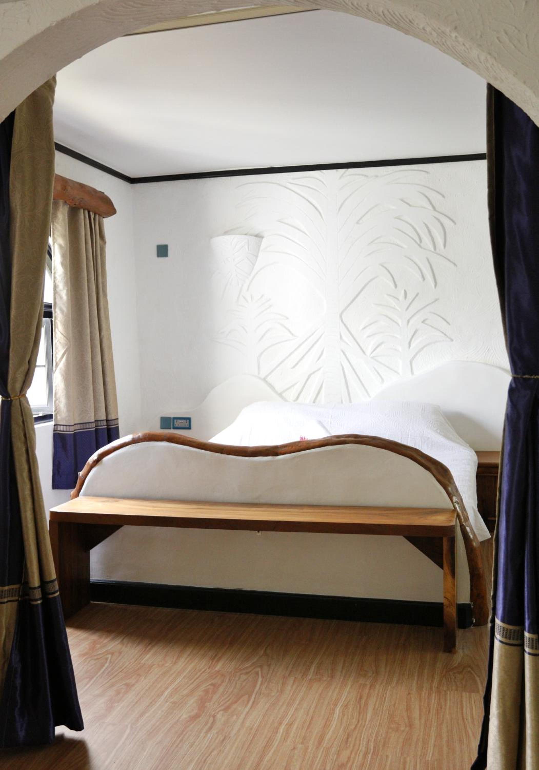 One-Bedroom Apartment with Garden View