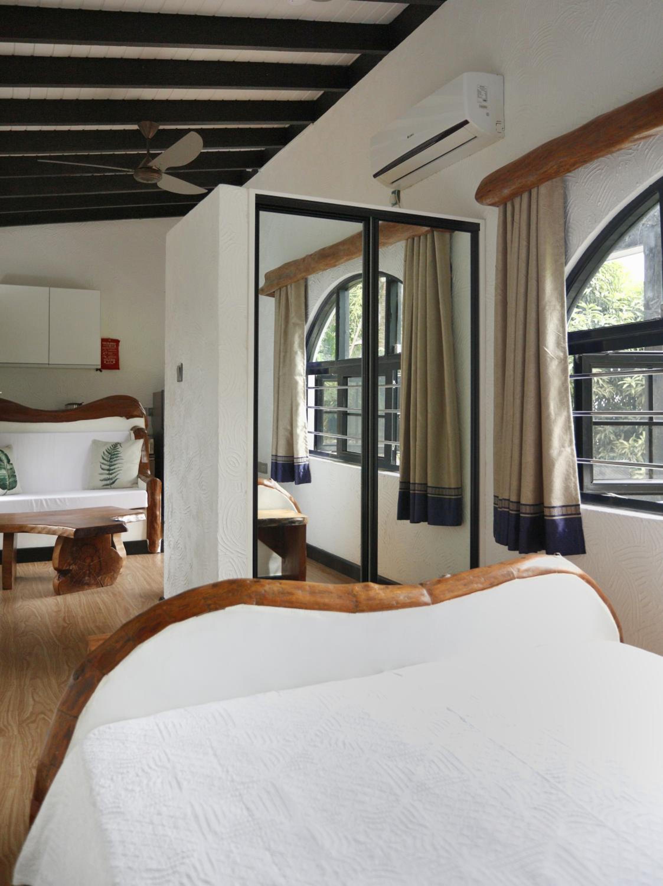 Studio Apartment with One Double Bed