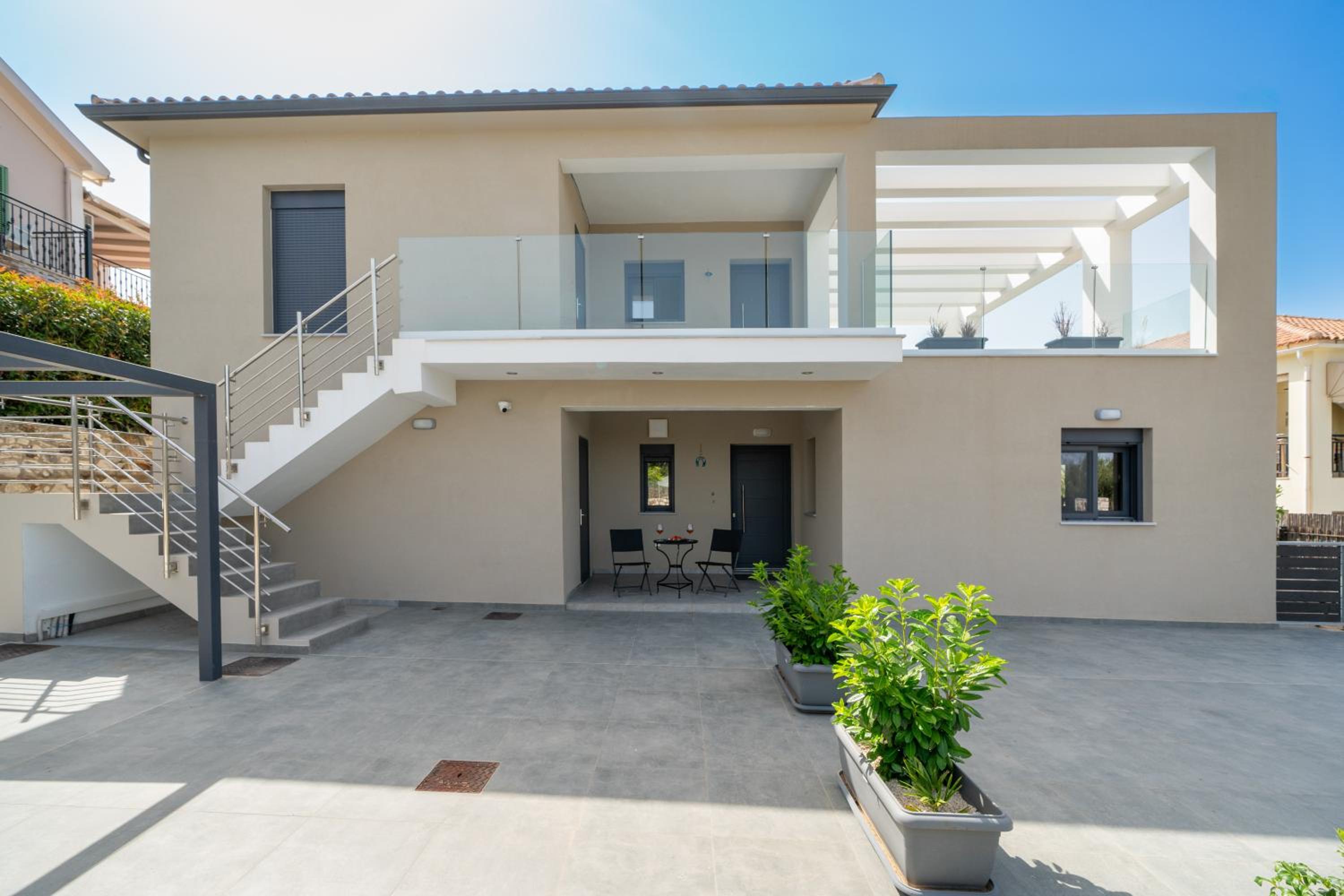 Two-Bedroom Apartment with Pool View photo 2