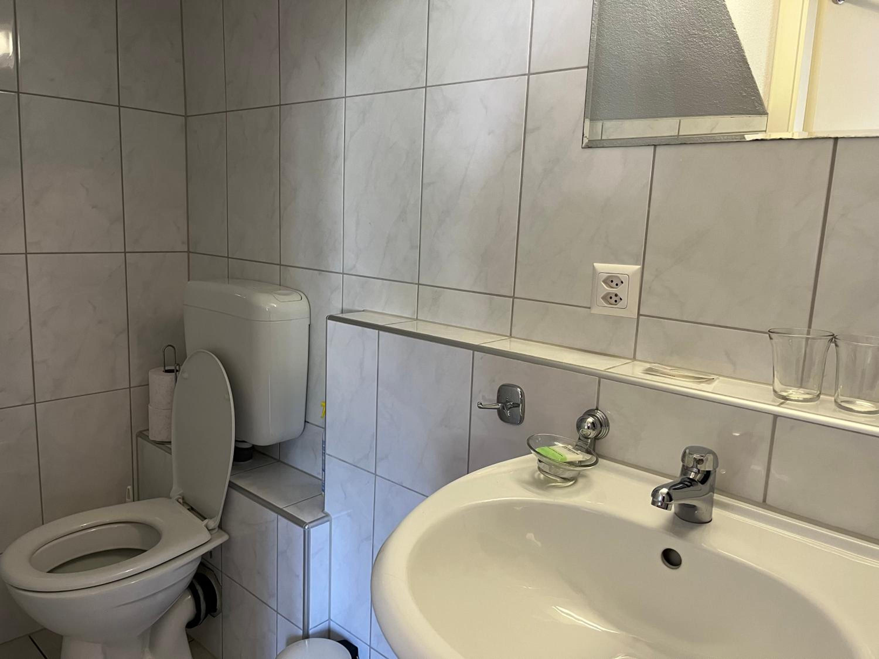 Budget Double Room - Photo 2