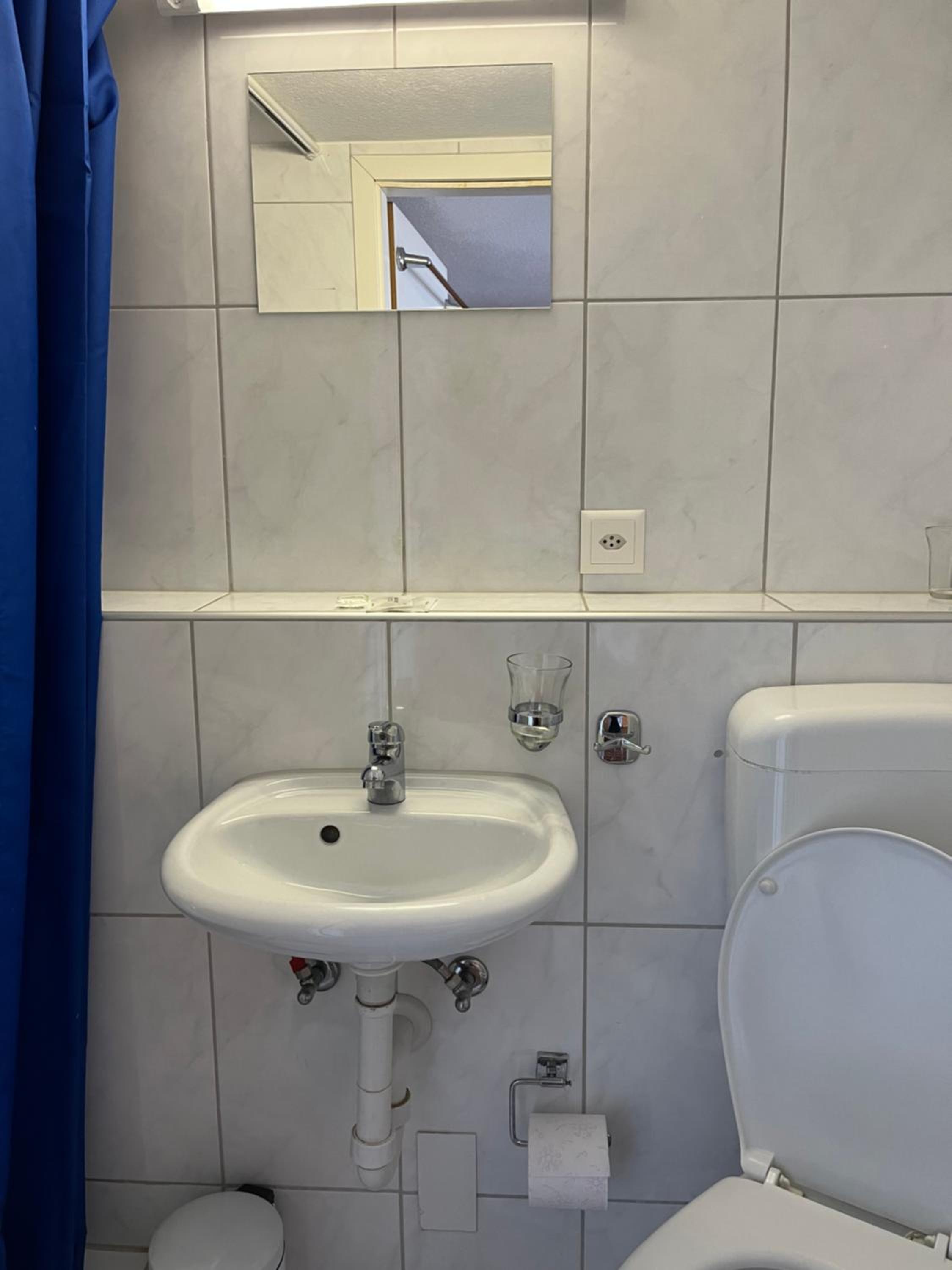 Budget Double Room - Photo 5