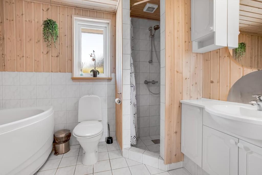 Four-Bedroom Vacation Home photo 2