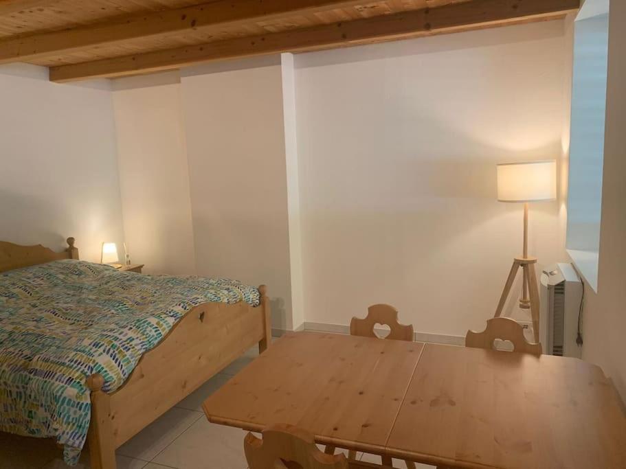 One-Bedroom Apartment photo 1