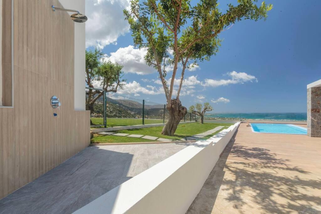 Villa photo 2