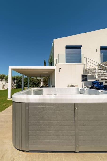 Villa photo 2