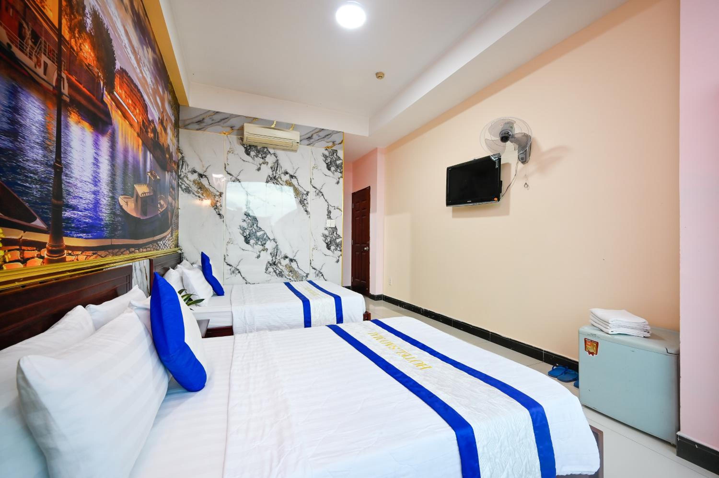 Superior Double Room With Two Double Beds photo 3