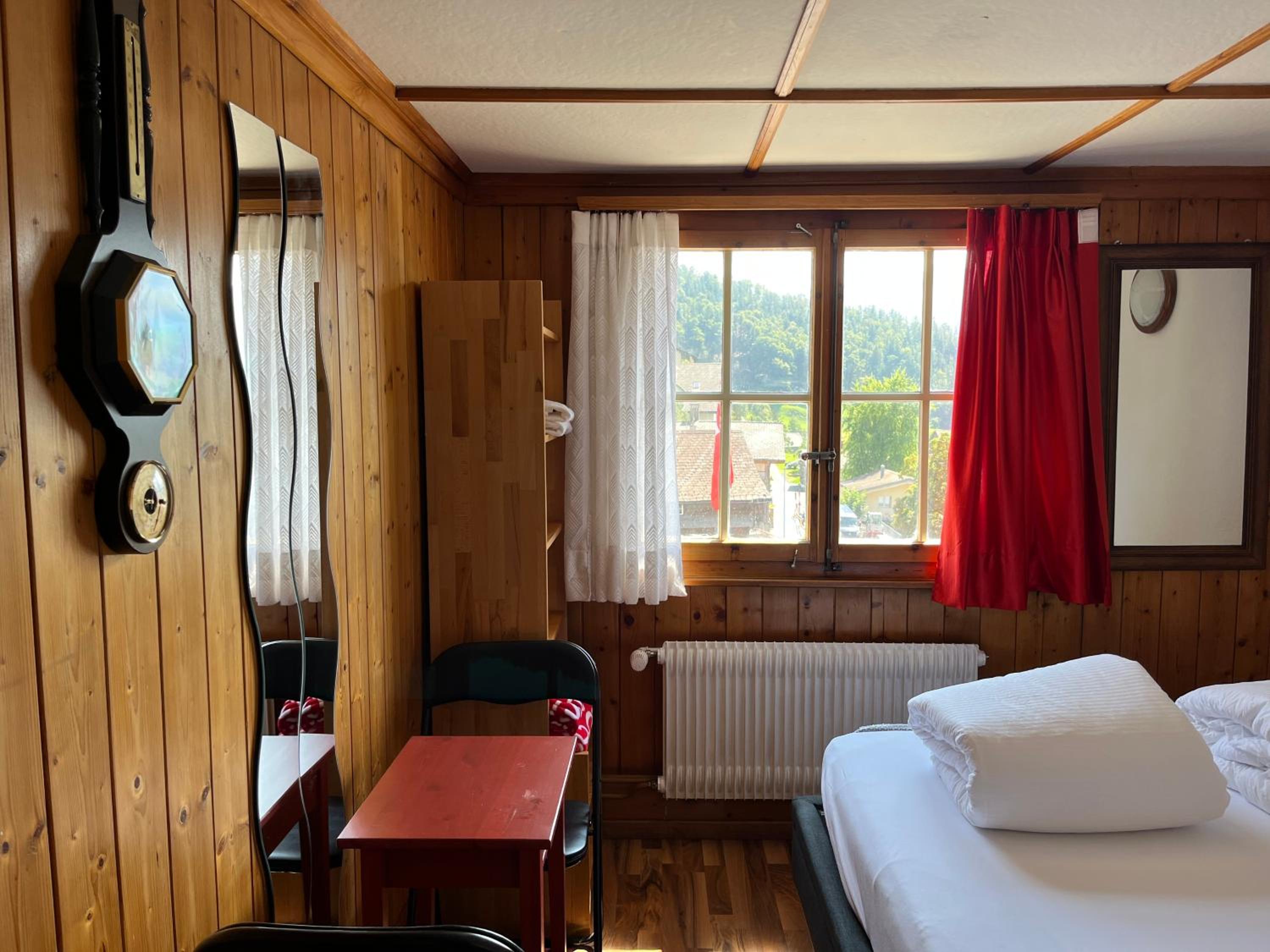 Budget Double Room - Photo 8
