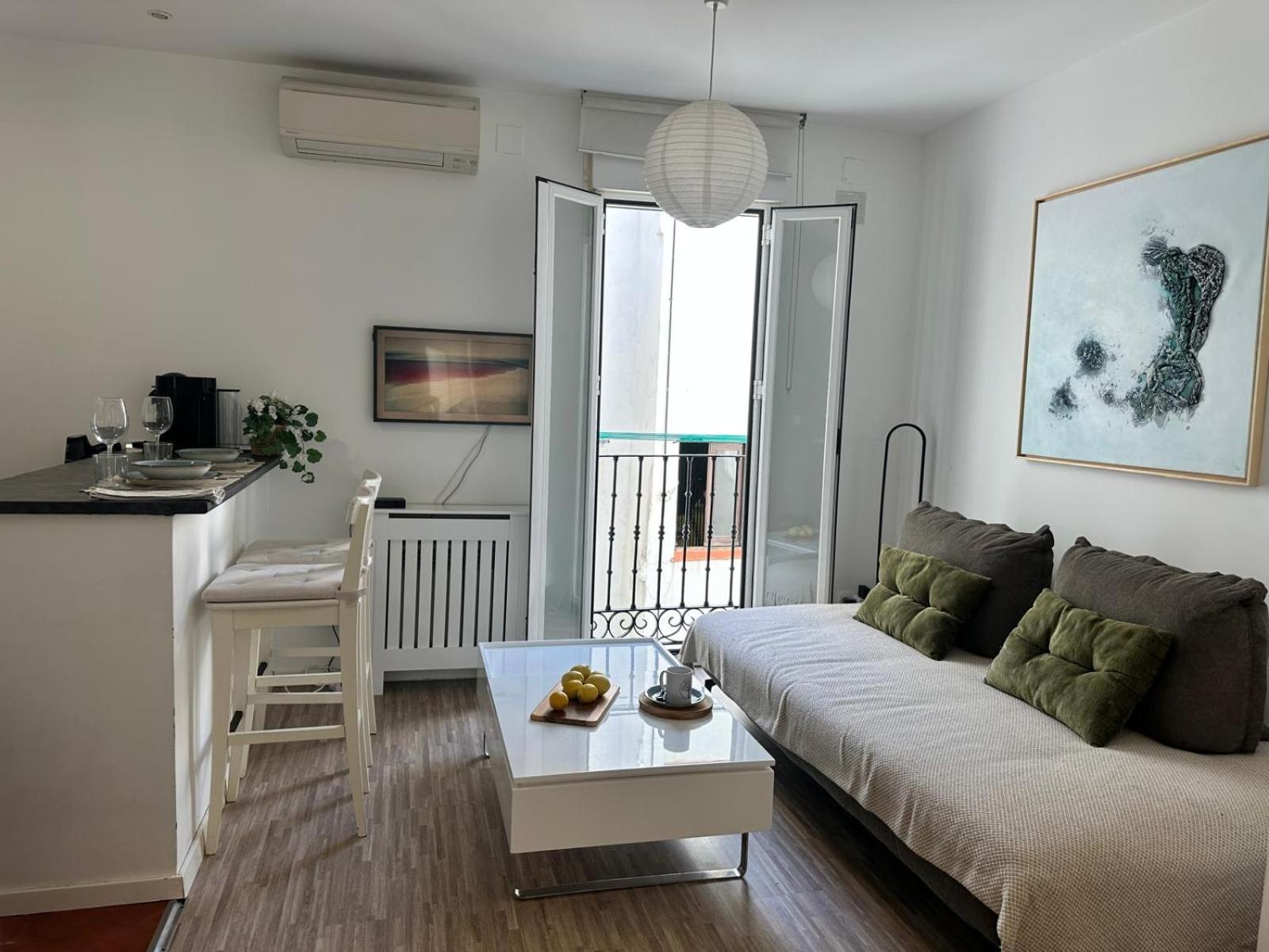 One-Bedroom Apartment photo 2