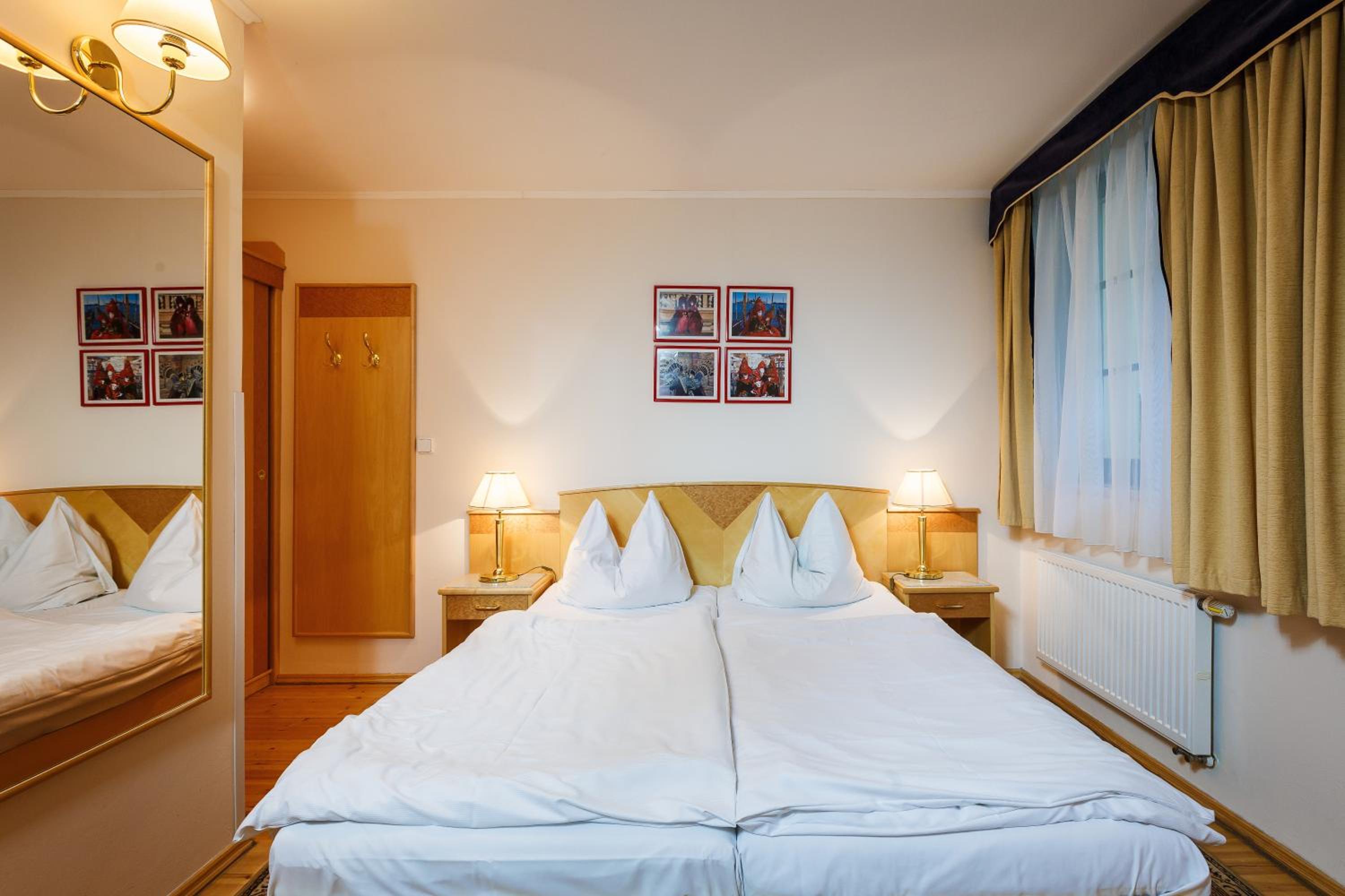 Double Room - Photo 3
