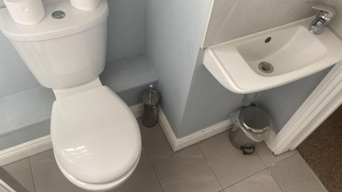 Standard Single Room with Shared Bathroom photo 2