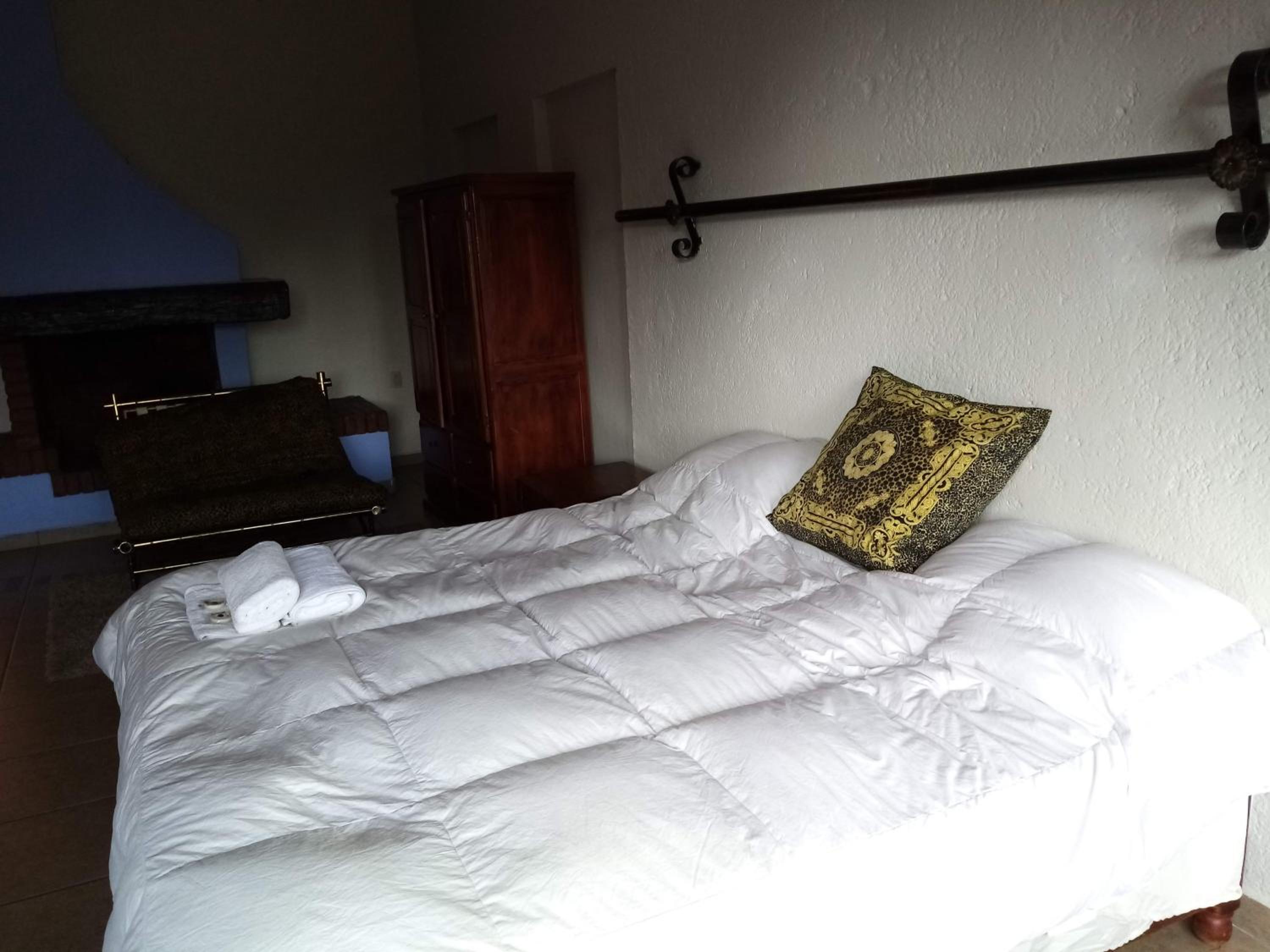 Double Room with Private Bathroom photo 2