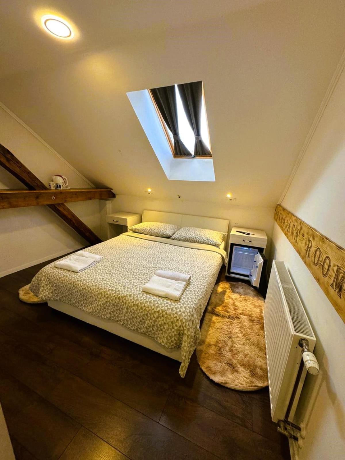 Double Room - Photo 5